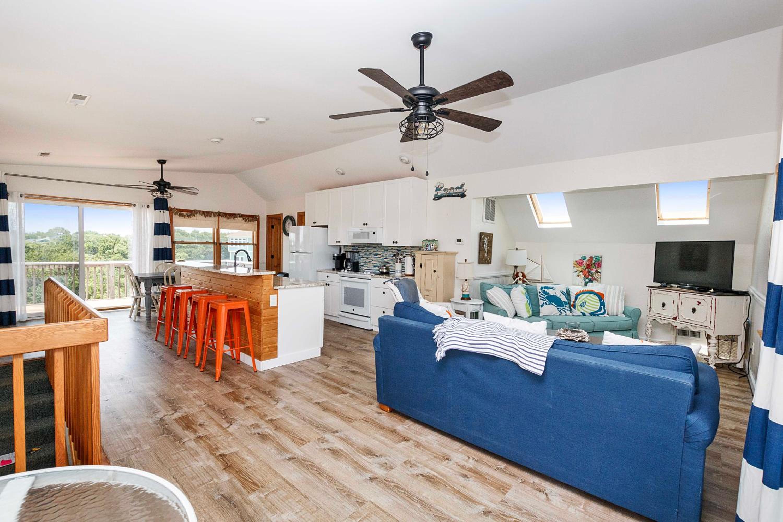 Oceanside, close to beach & shopping! WC904, What's Up Beaches