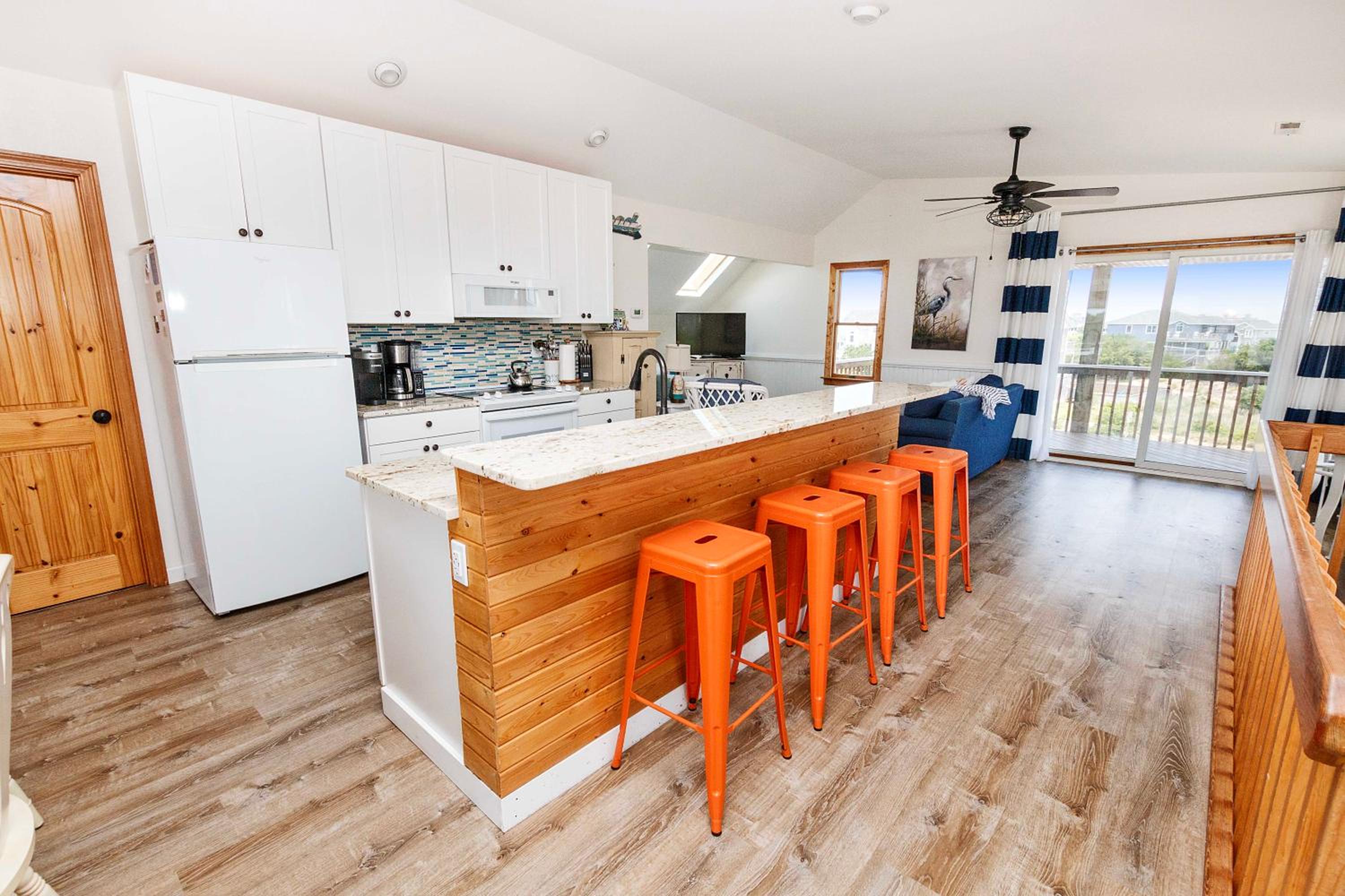 Oceanside, close to beach & shopping! WC904, What's Up Beaches