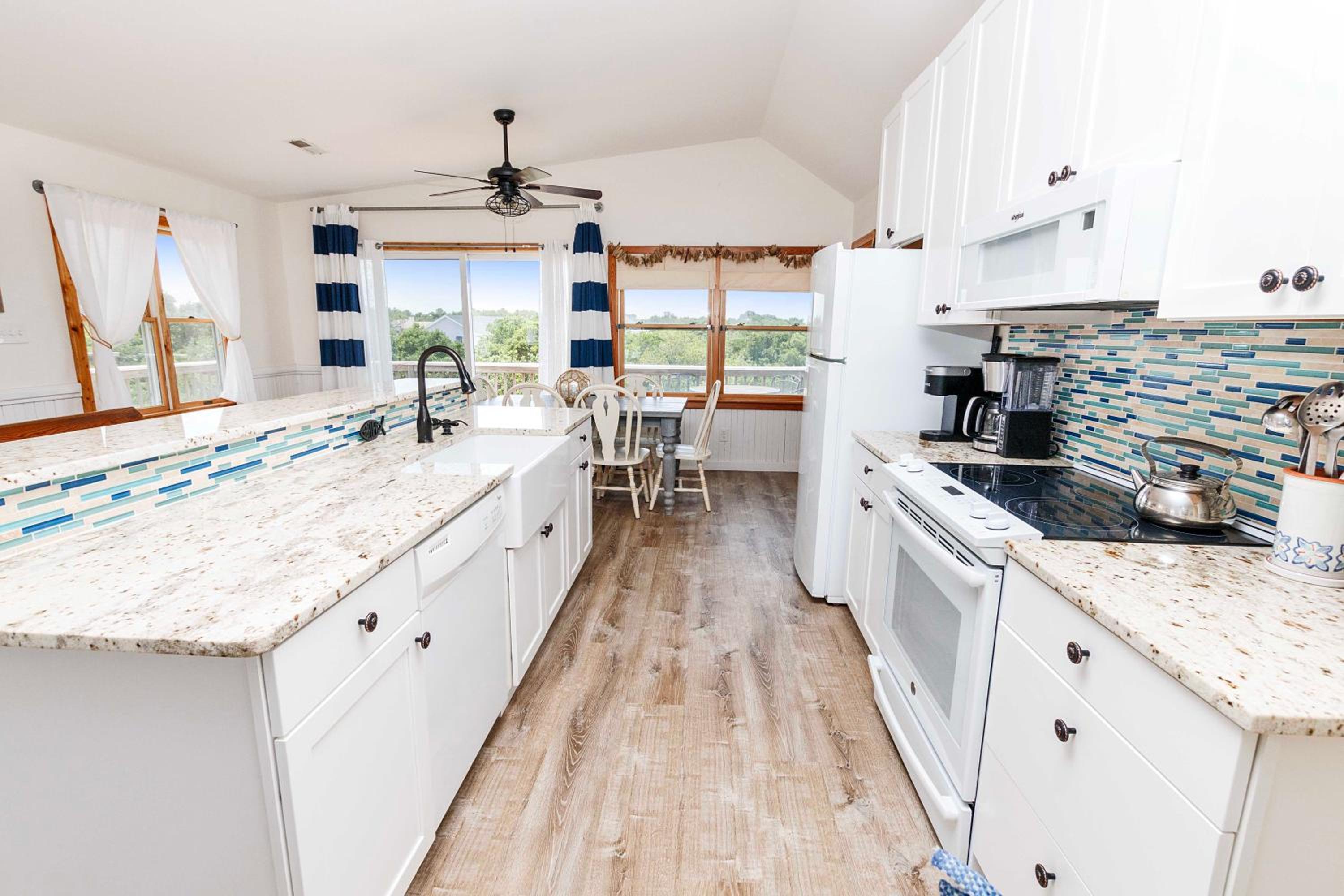 Oceanside, close to beach & shopping! WC904, What's Up Beaches