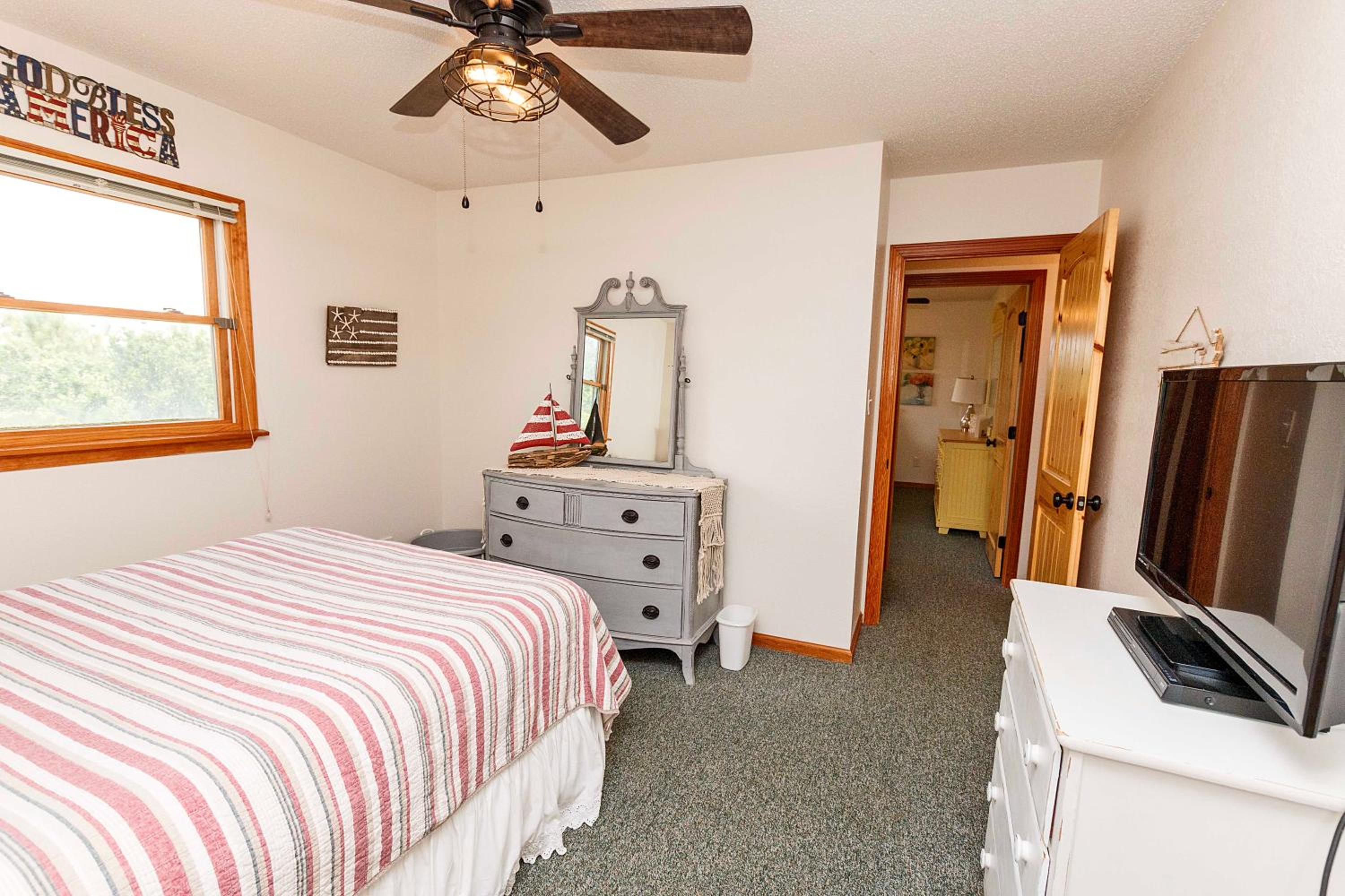 Oceanside, close to beach & shopping! WC904, What's Up Beaches
