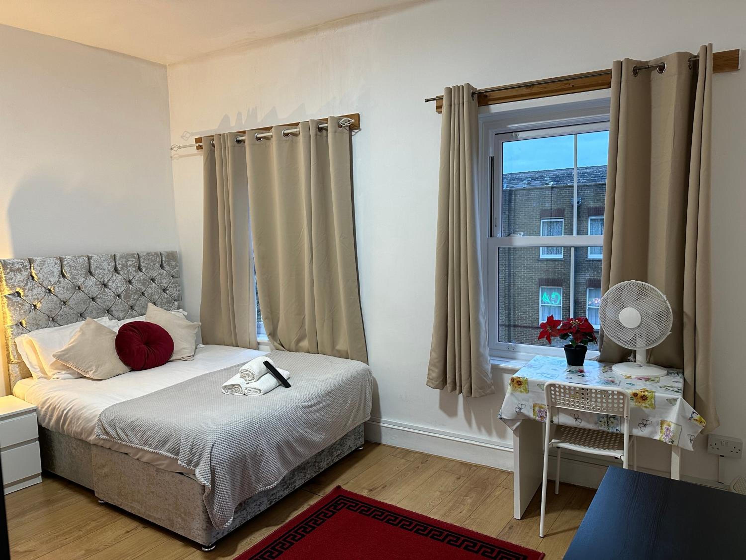 Tower Bridge Roomzzzz BnB