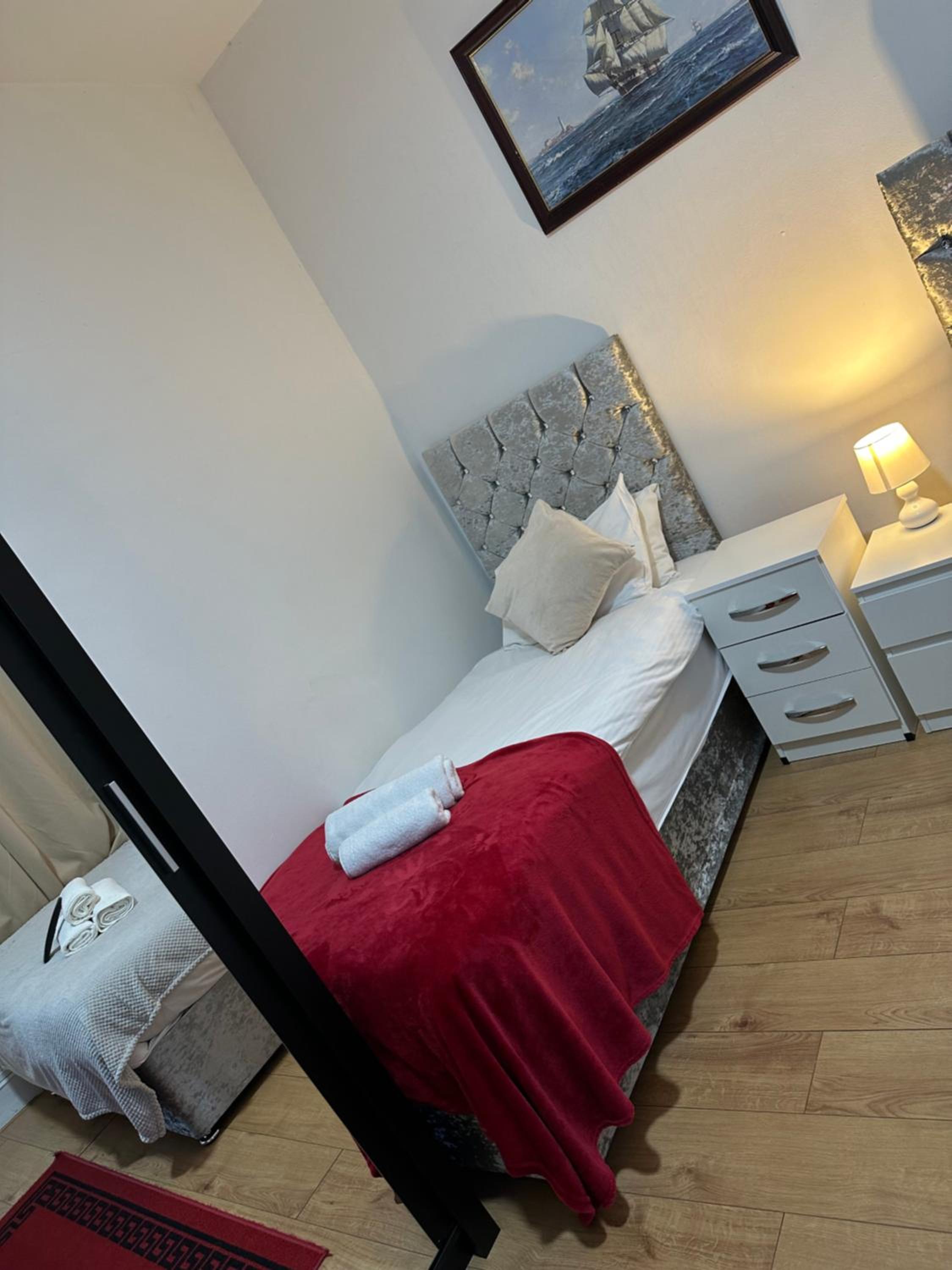 Tower Bridge Roomzzzz BnB