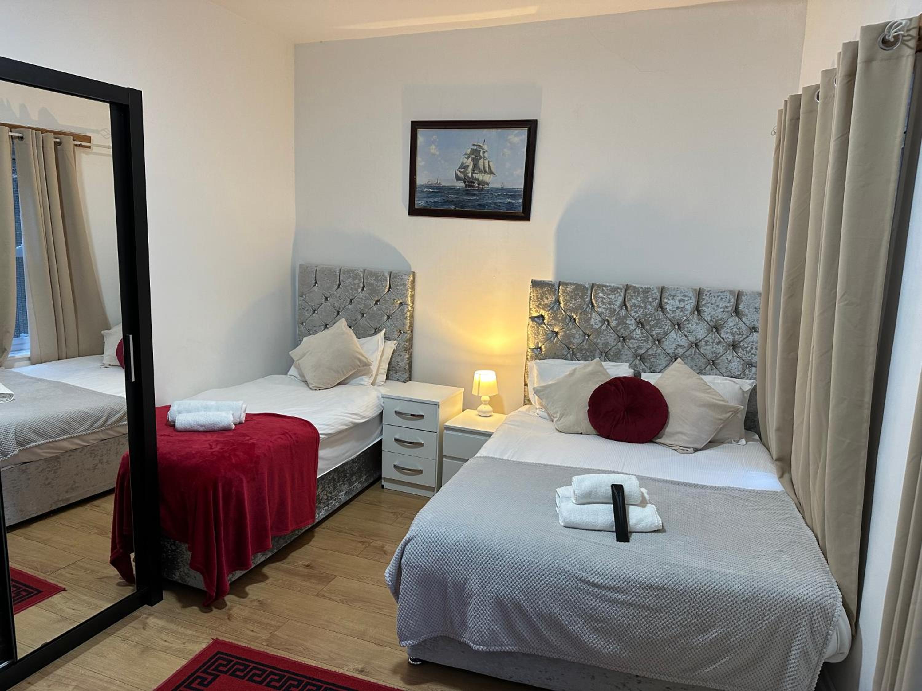Tower Bridge Roomzzzz BnB