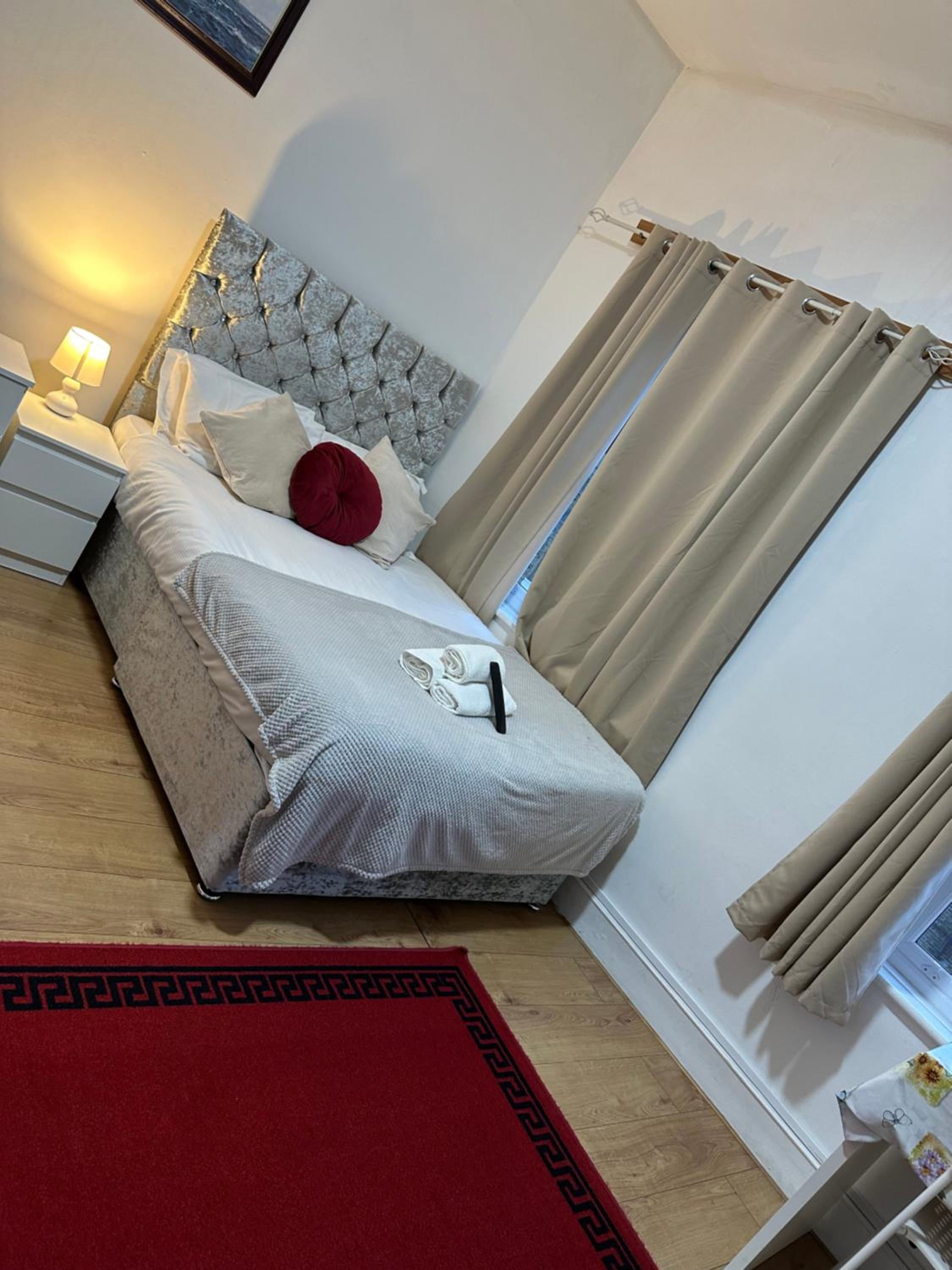 Tower Bridge Roomzzzz BnB