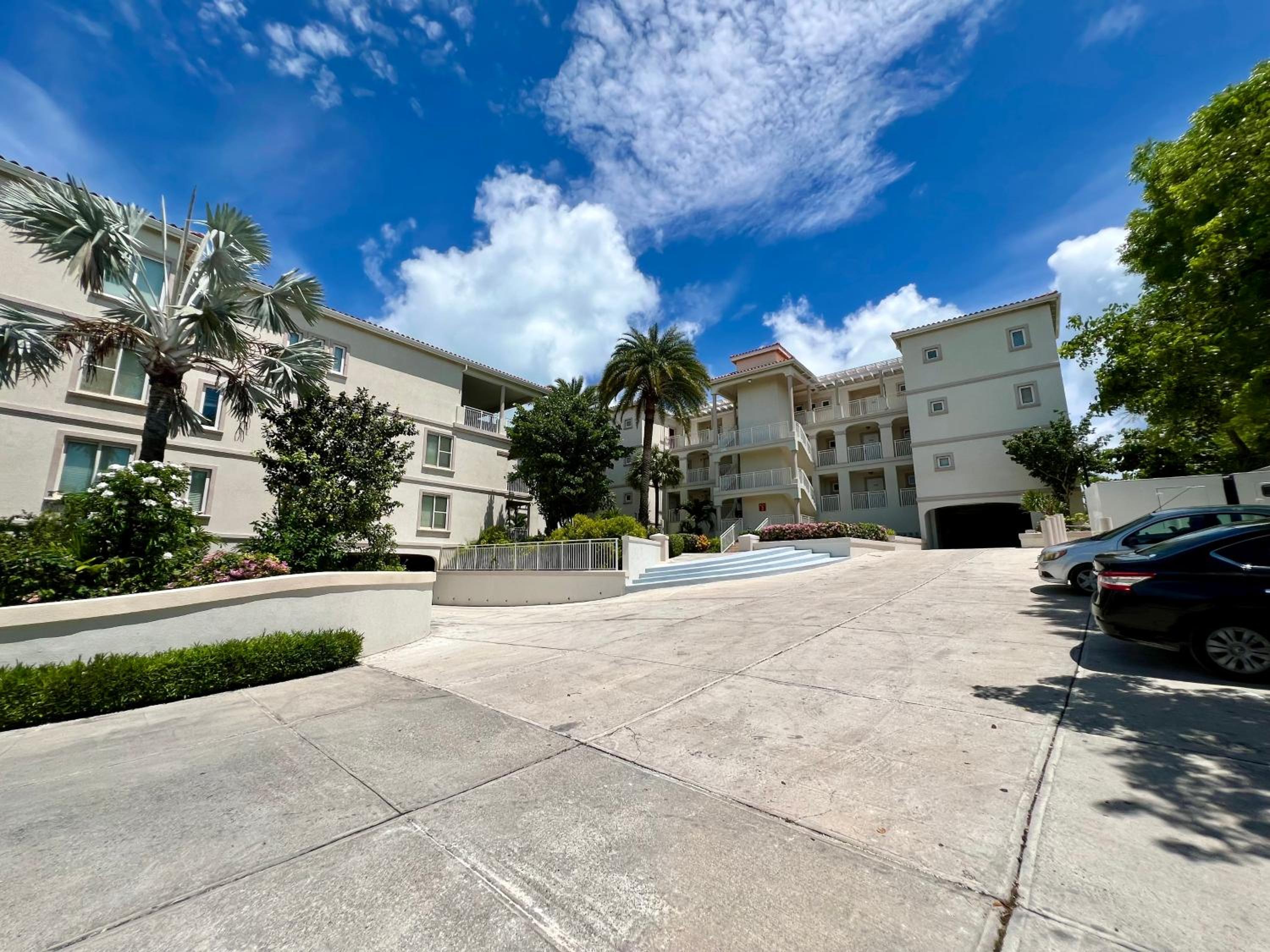 Extra spacious oceanview condo 5 min from pristine beach view 4