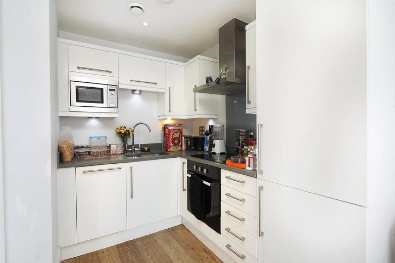 Exquisite One Bed Apartment with nice view and near tube