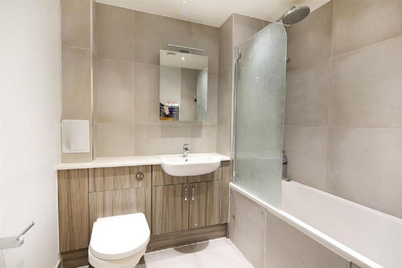 Exquisite One Bed Apartment with nice view and near tube