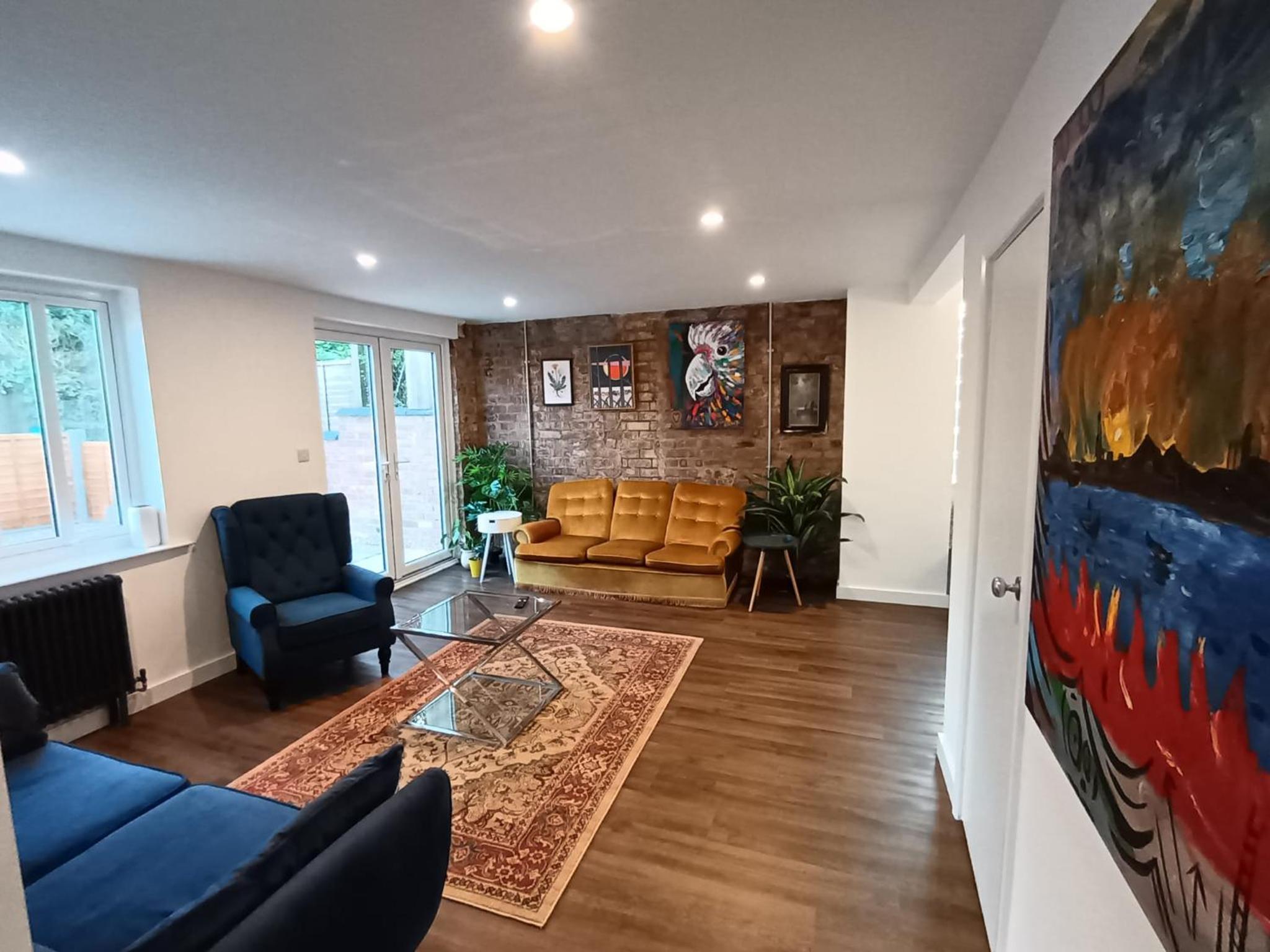 Northampton Oasis - 4 Bedroom House view 5