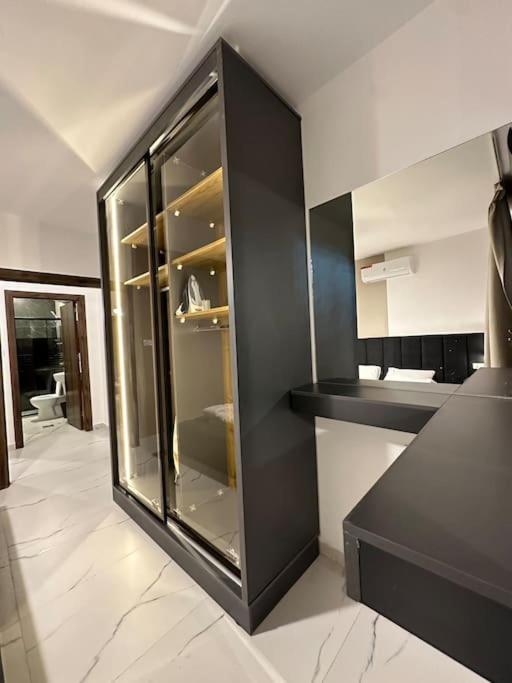 Stylish Luxe Apartment F-R 0003 view 5
