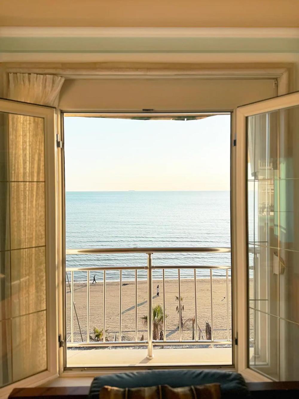 Mona Seaside Full-View Apartments
