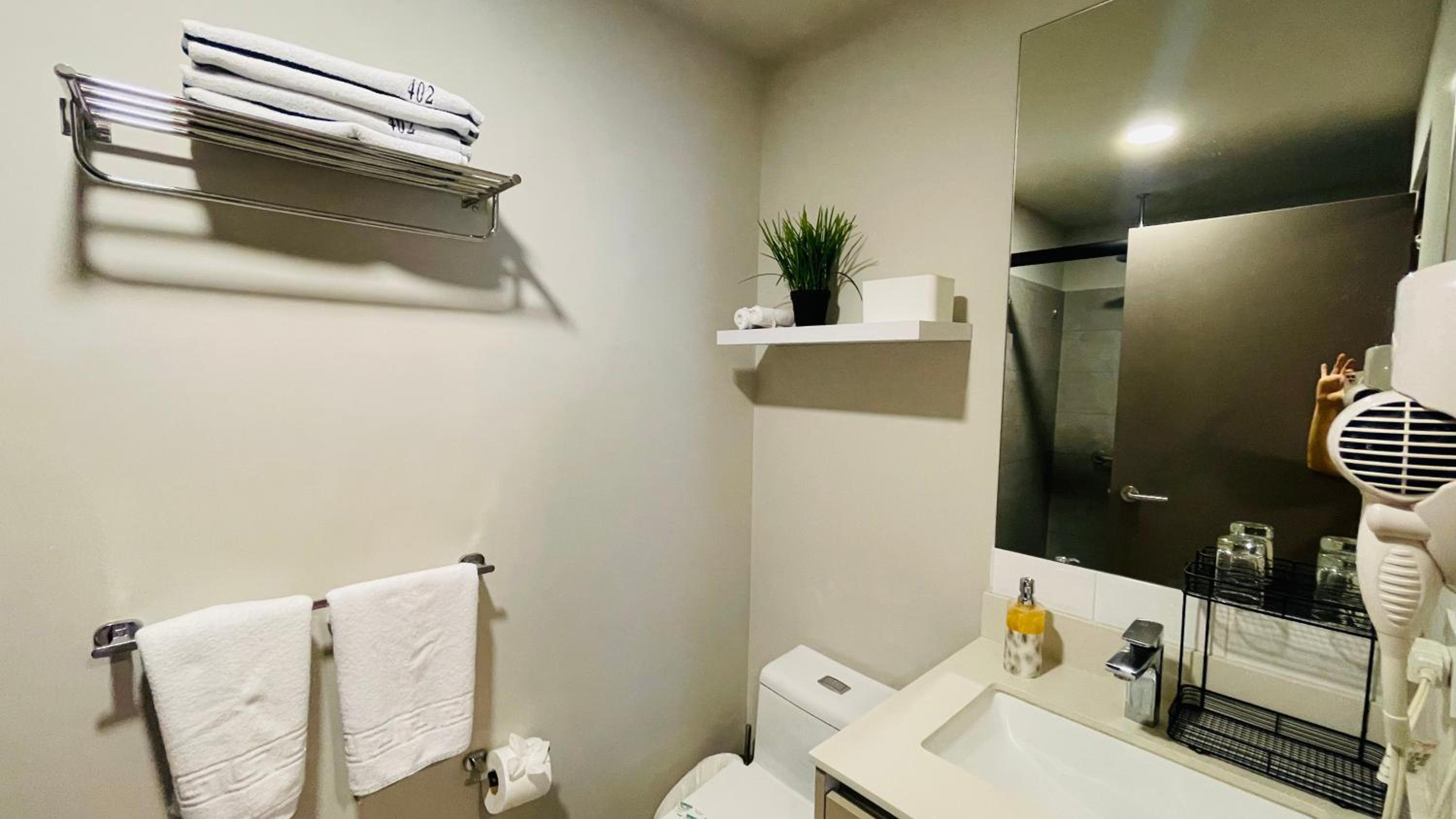 Cozy apartment with terrace, SJ Cosmopolitan Tower #402