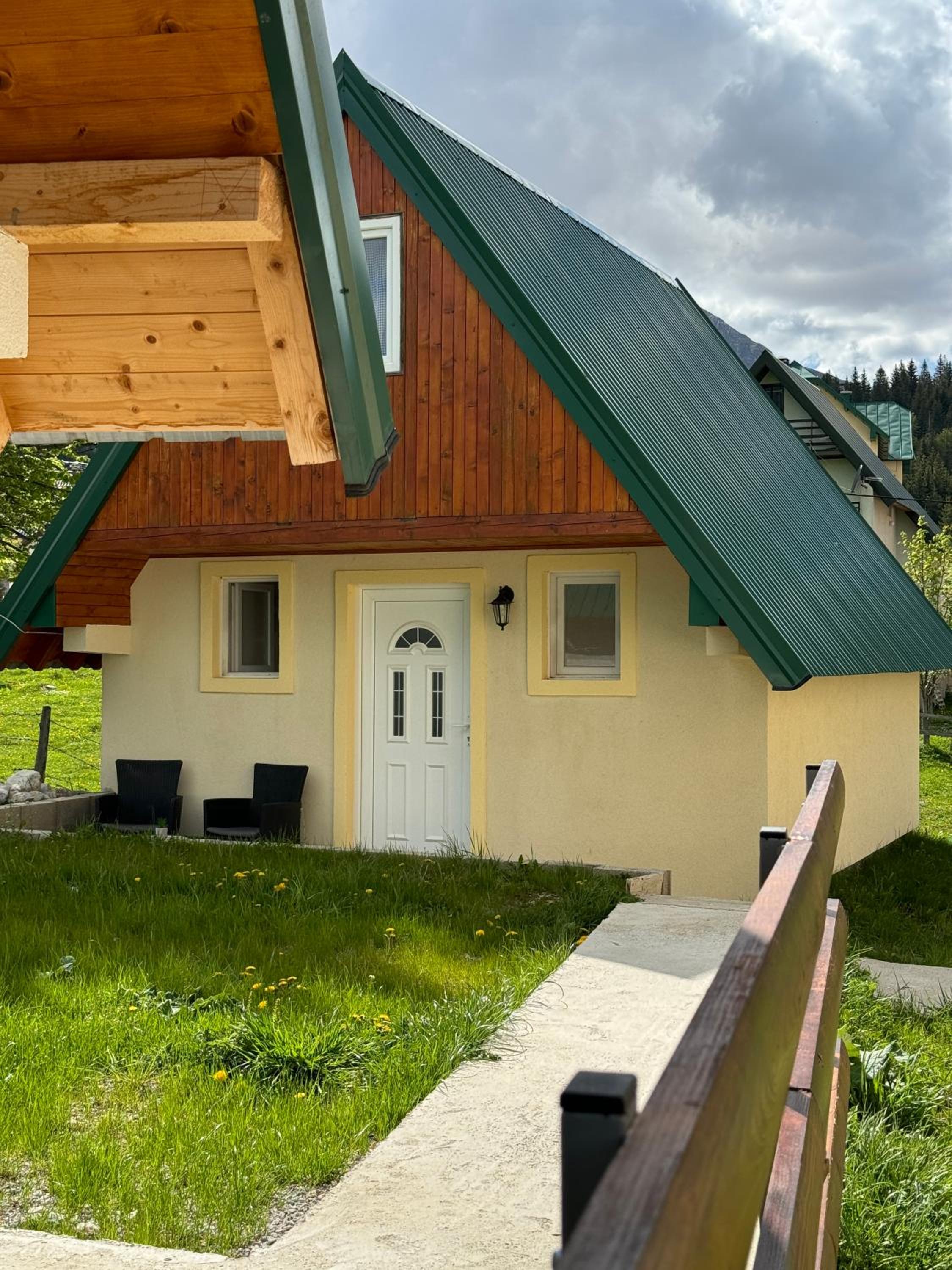 Mountain Houses Šarović view 2