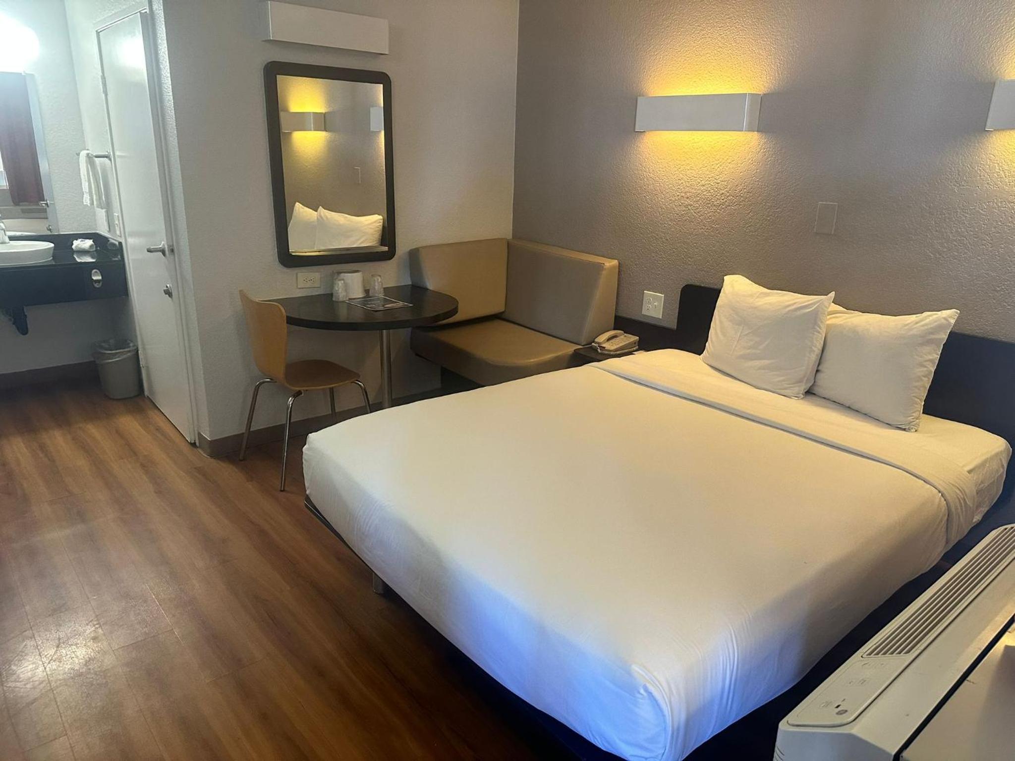 Ventura Vacations - Motel 6-Ventura, CA - South - Property Image 32