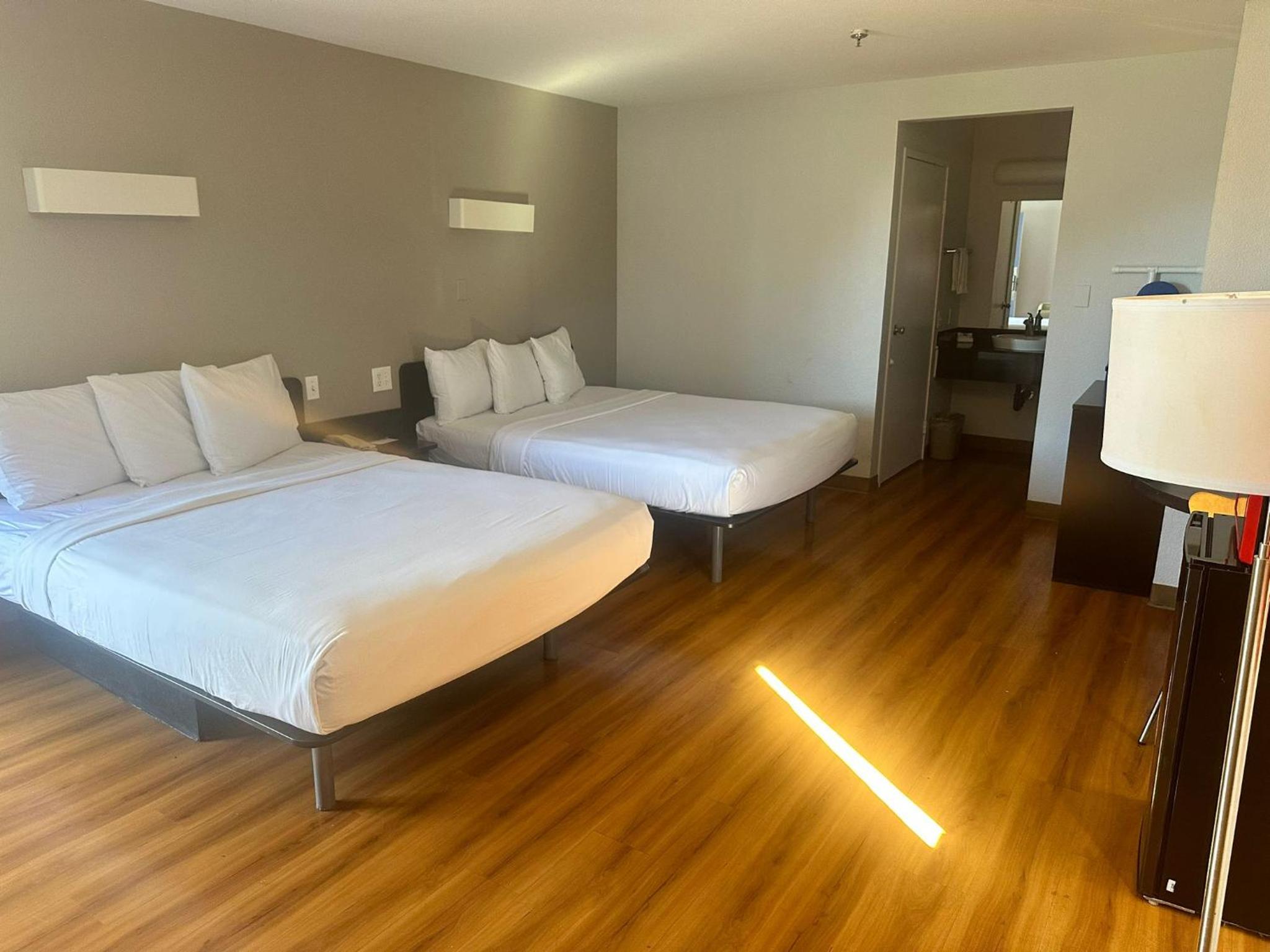 Ventura Vacations - Motel 6-Ventura, CA - South - Property Image 36