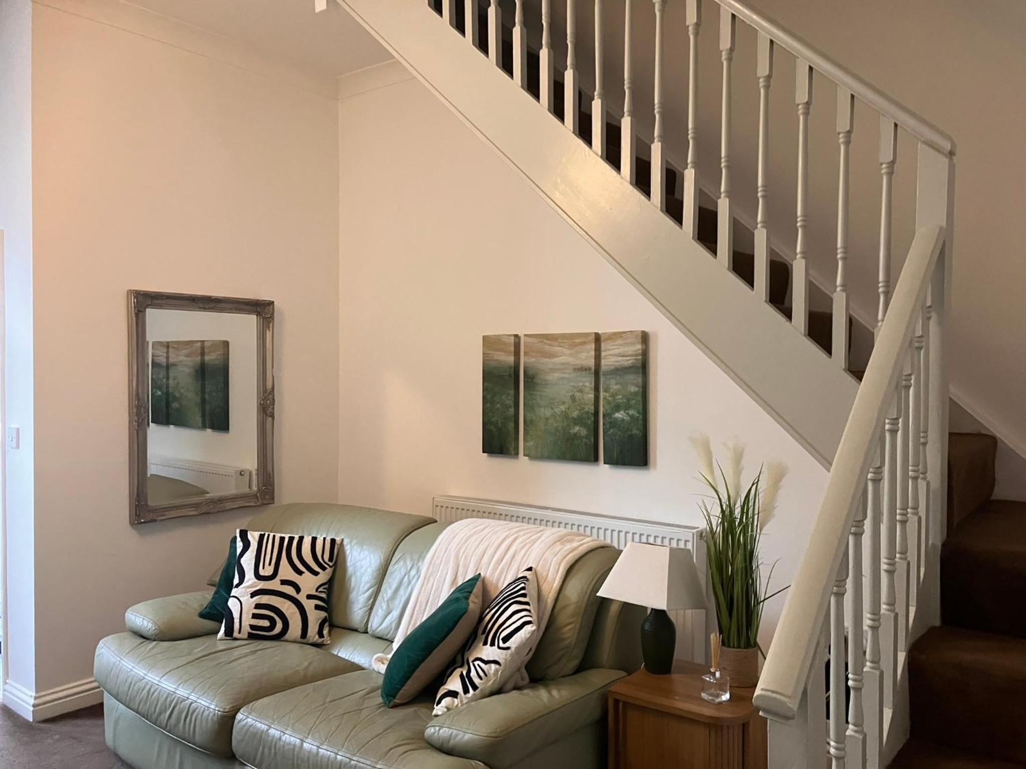 Stadium Cottage - Close to Centre, Stadium, Nissan and CrownWorks Studios view 2