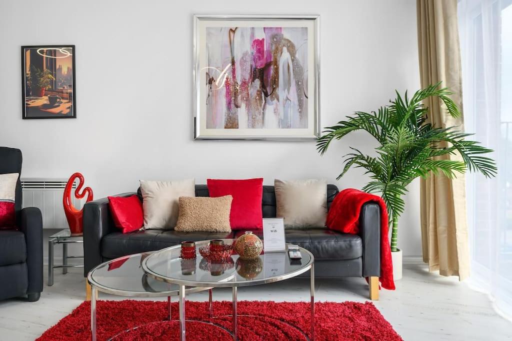 Cityfront Luxe Apt Near City Centre Facing Etihad & Coop Live, Free Parking view 3