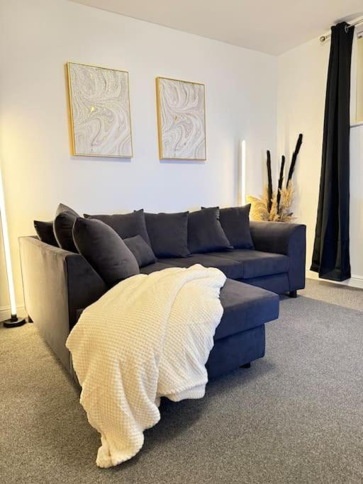 Luxury cozy 3 bed Apartment 5mins from city - free parking! view 4
