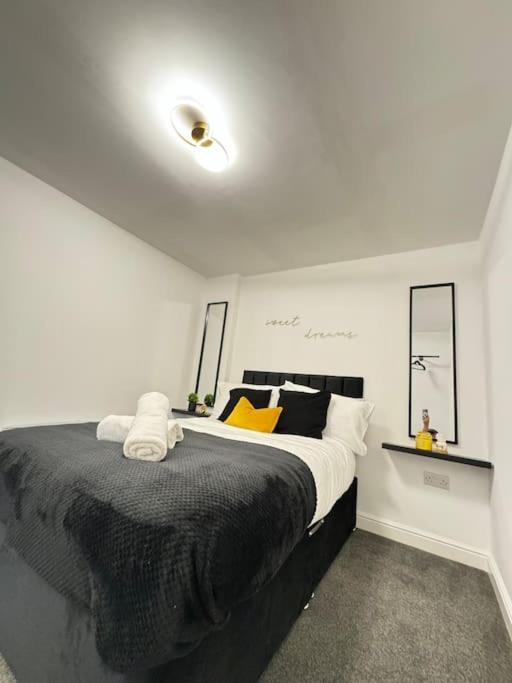 Luxury cozy 3 bed Apartment 5mins from city - free parking! view 2