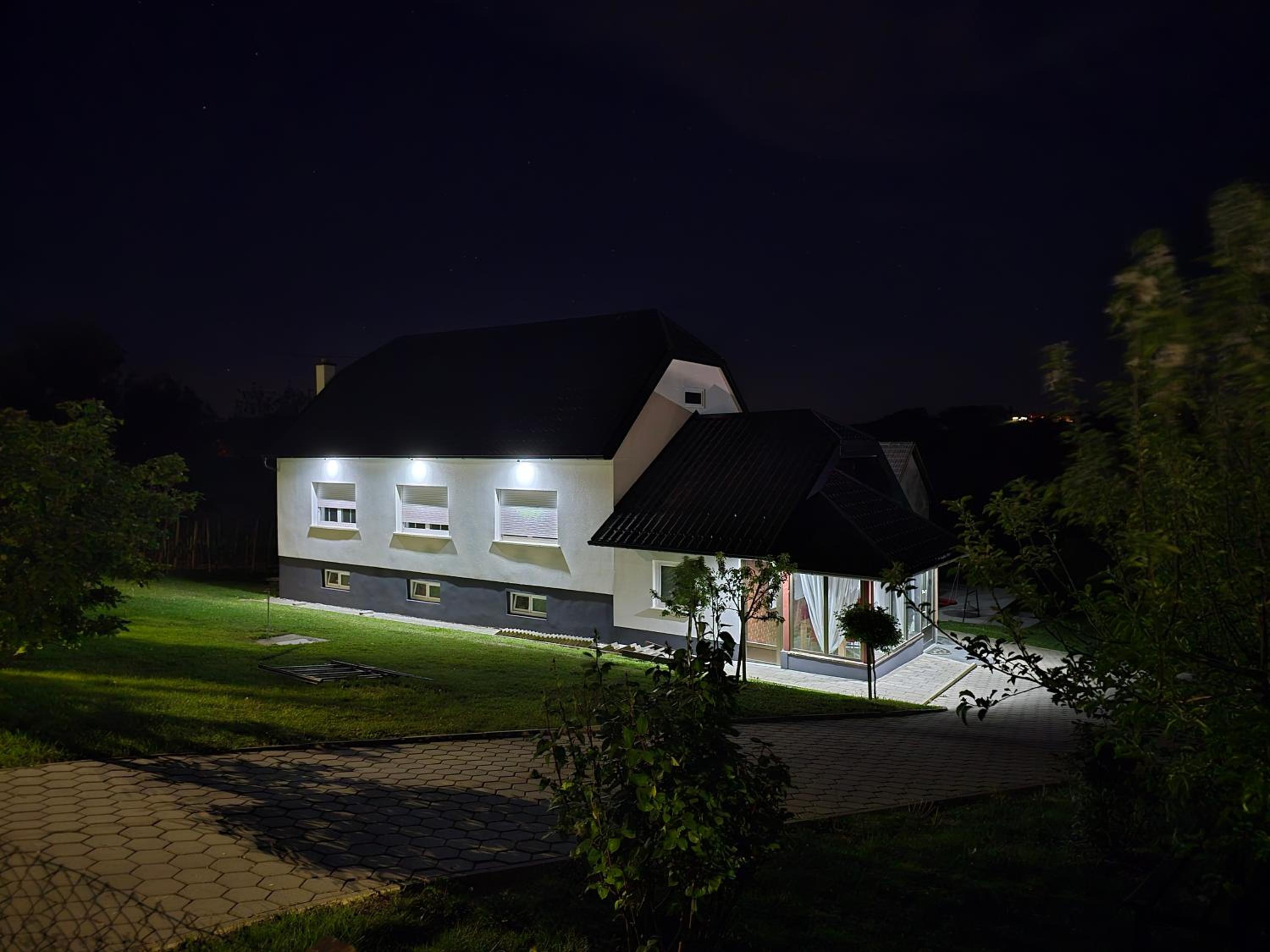 Photo 12
