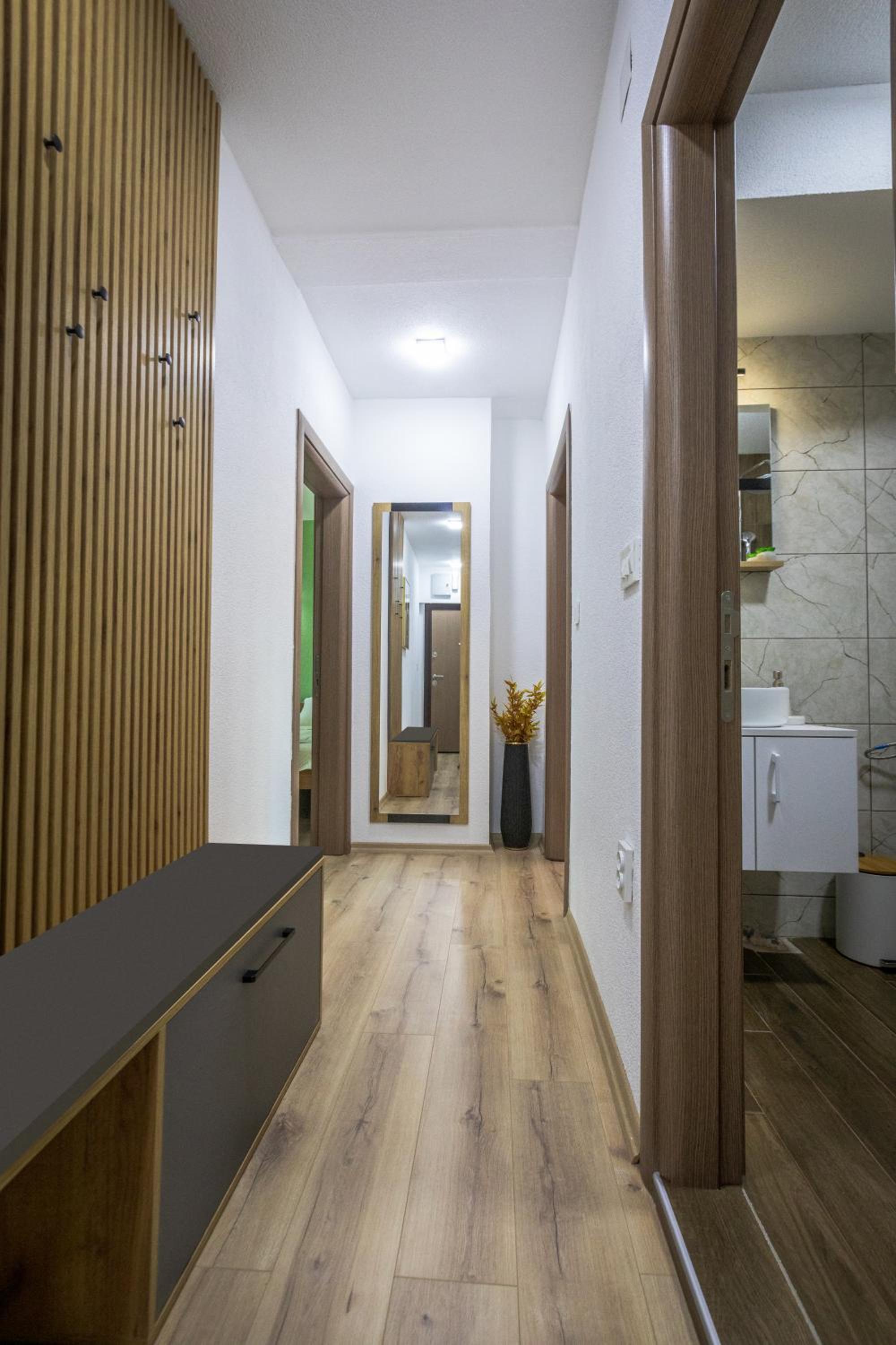 Manivi Apartments