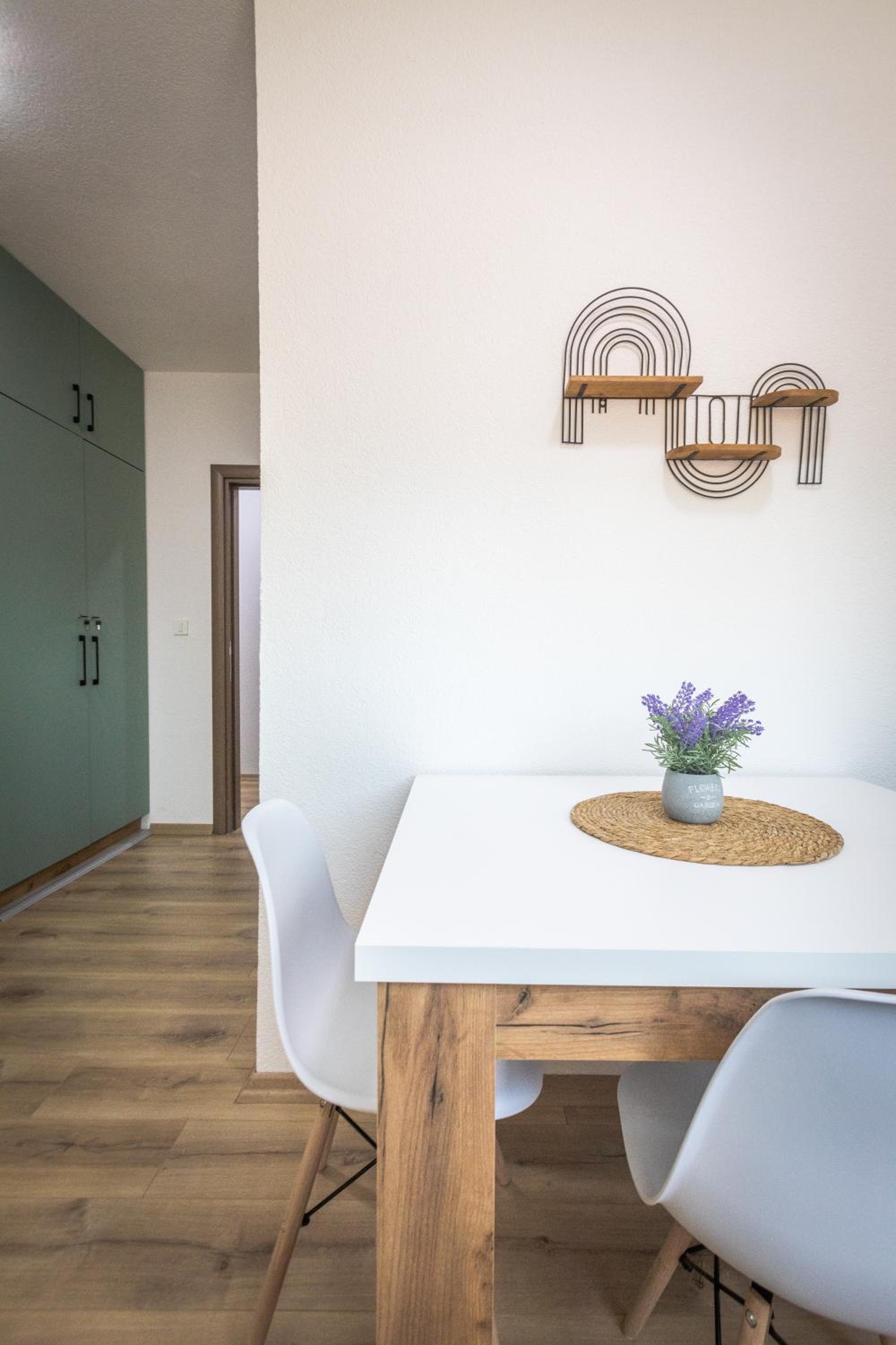 Manivi Apartments
