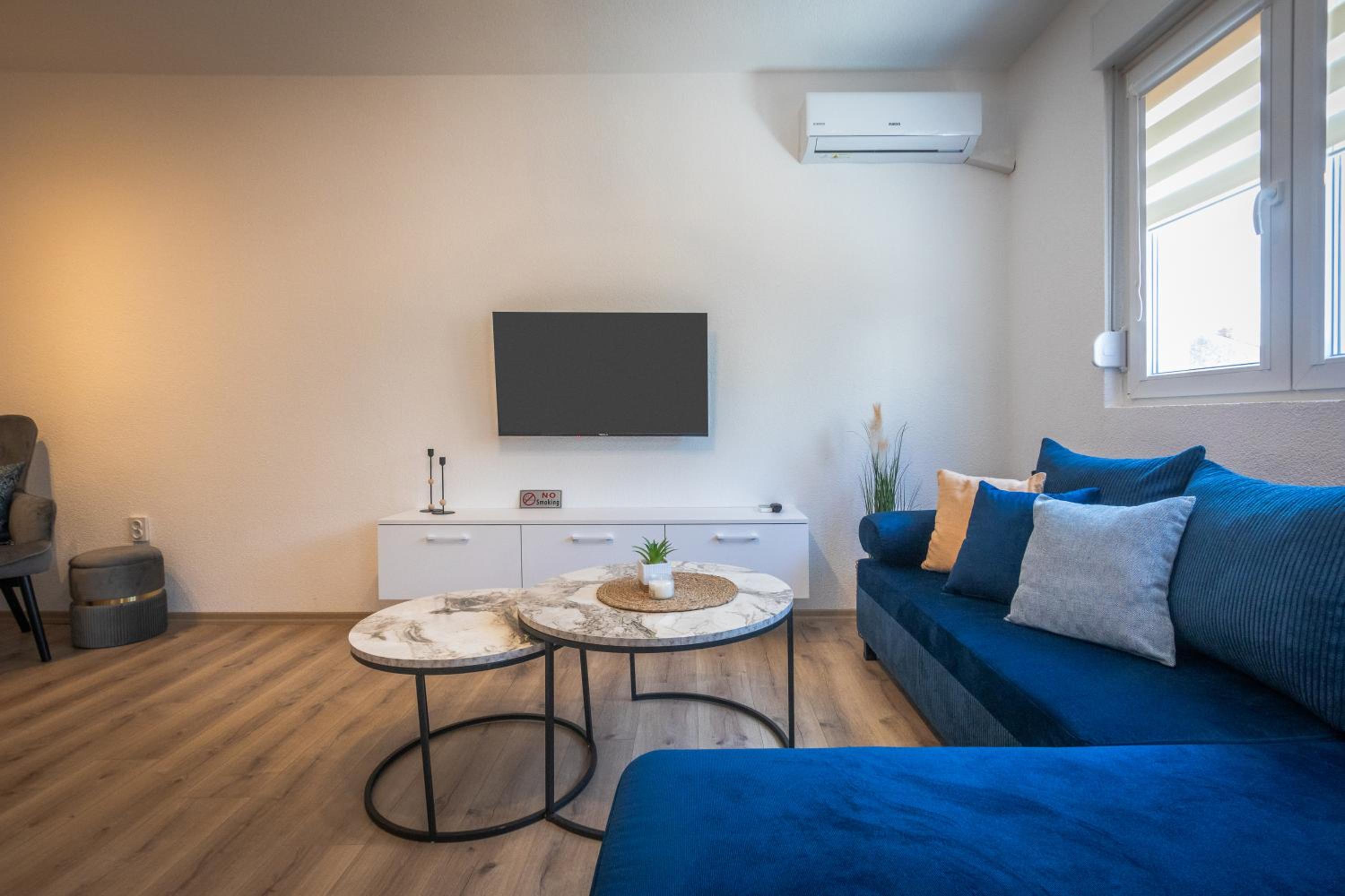 Manivi Apartments