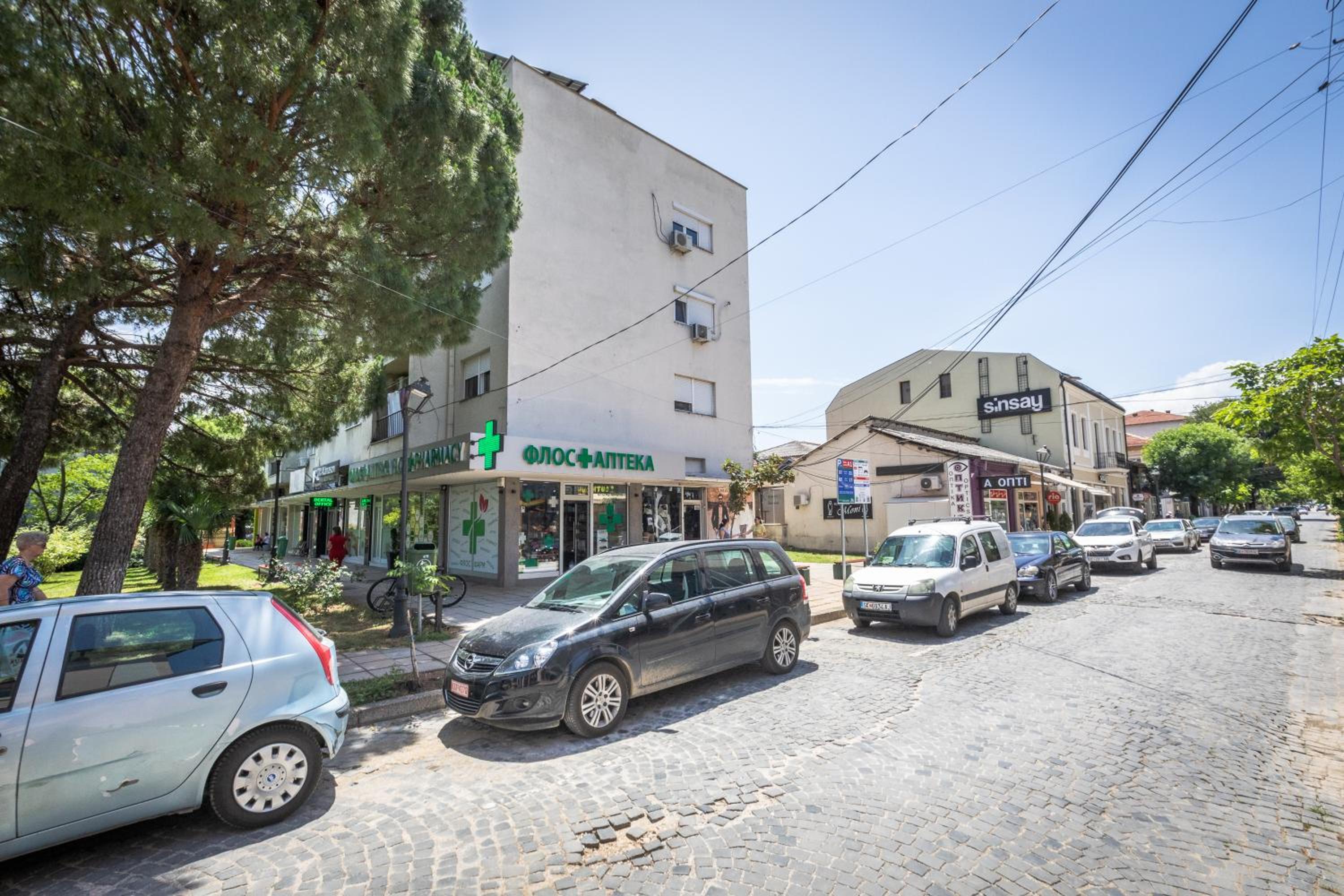 Manivi Apartments