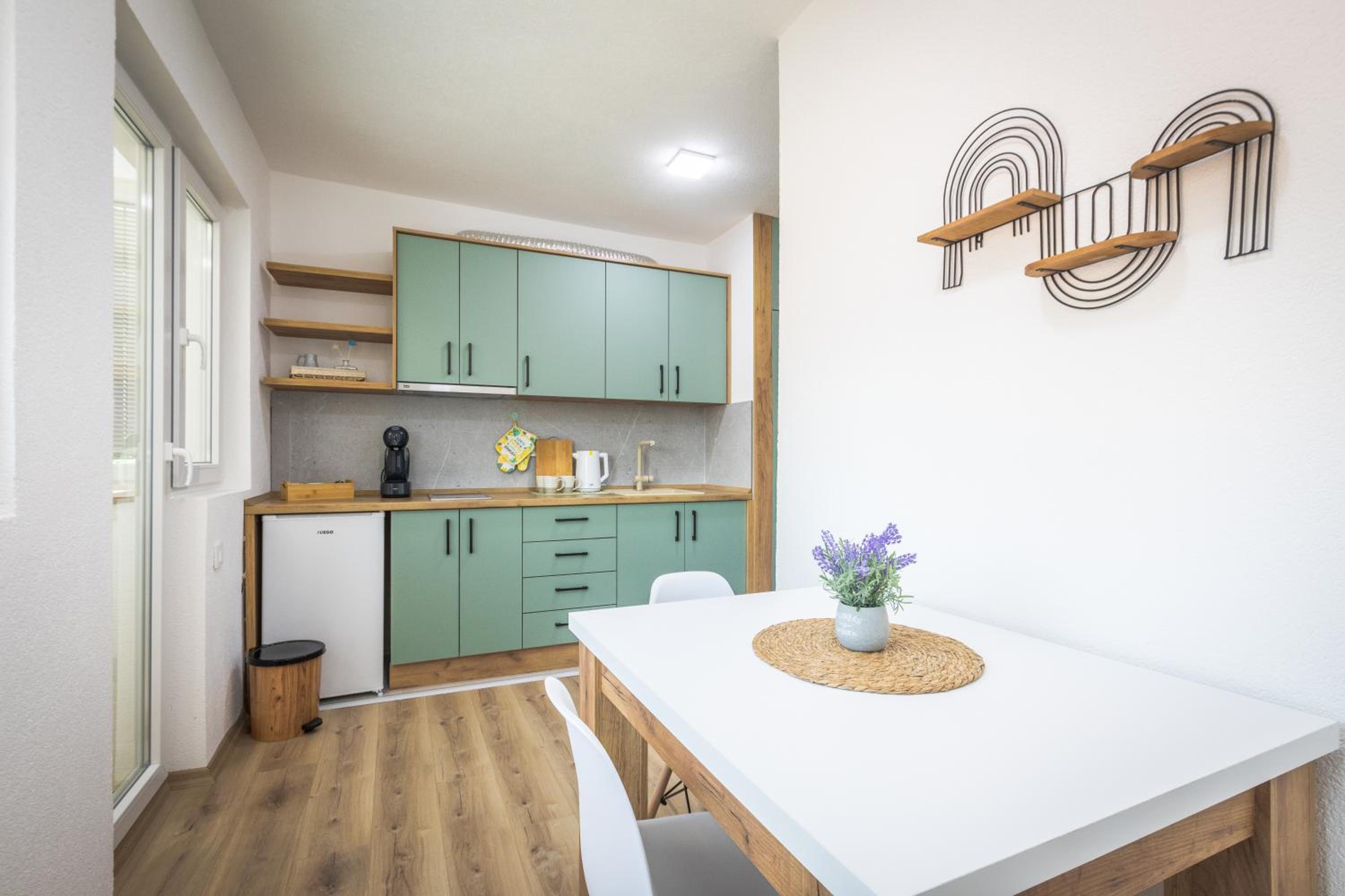Manivi Apartments