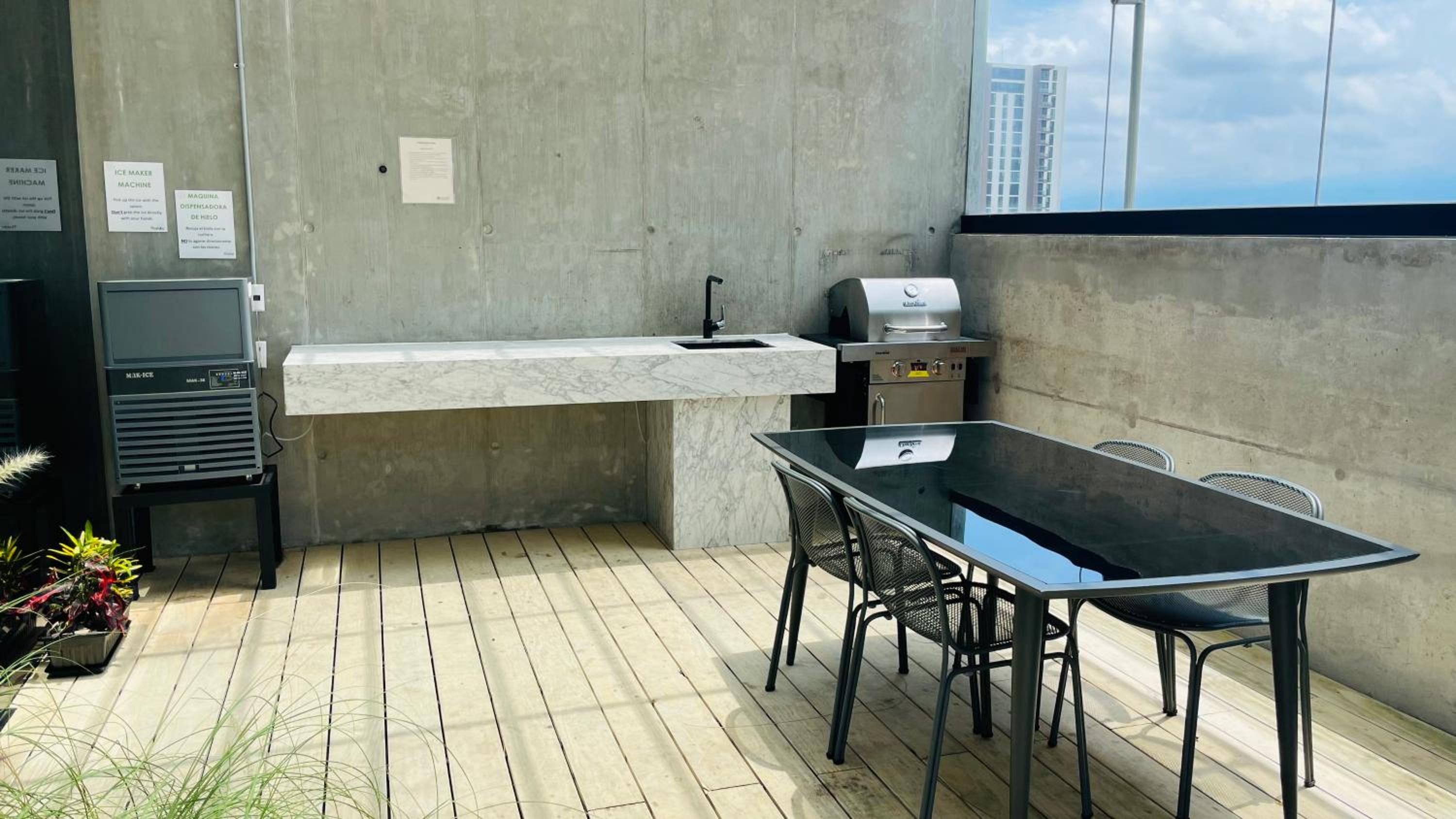 Cozy apartment with terrace, SJ Cosmopolitan Tower #402
