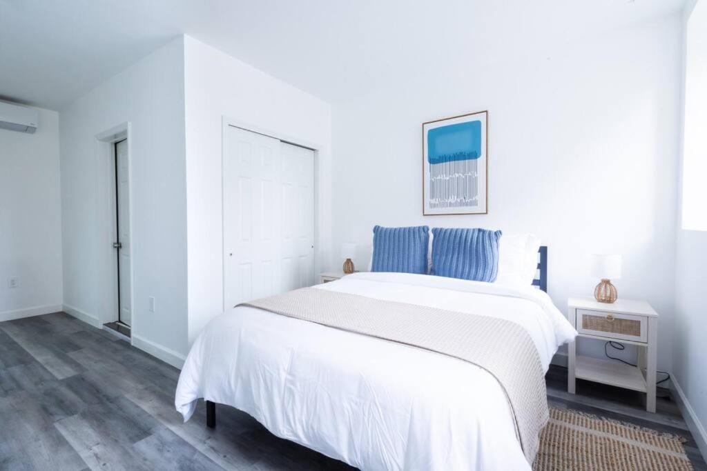 Modern 2 Bedroom Apartment Steps from Central Park!