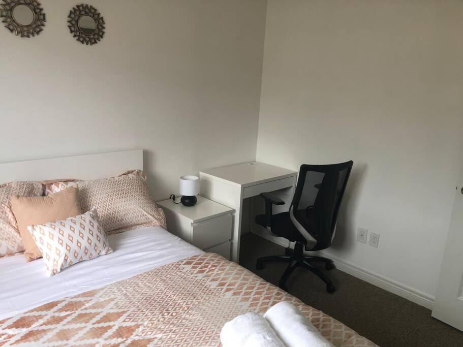 Luxury 4 Bdrm Townhome near Niagara Falls
