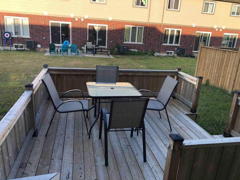 Luxury 4 Bdrm Townhome near Niagara Falls