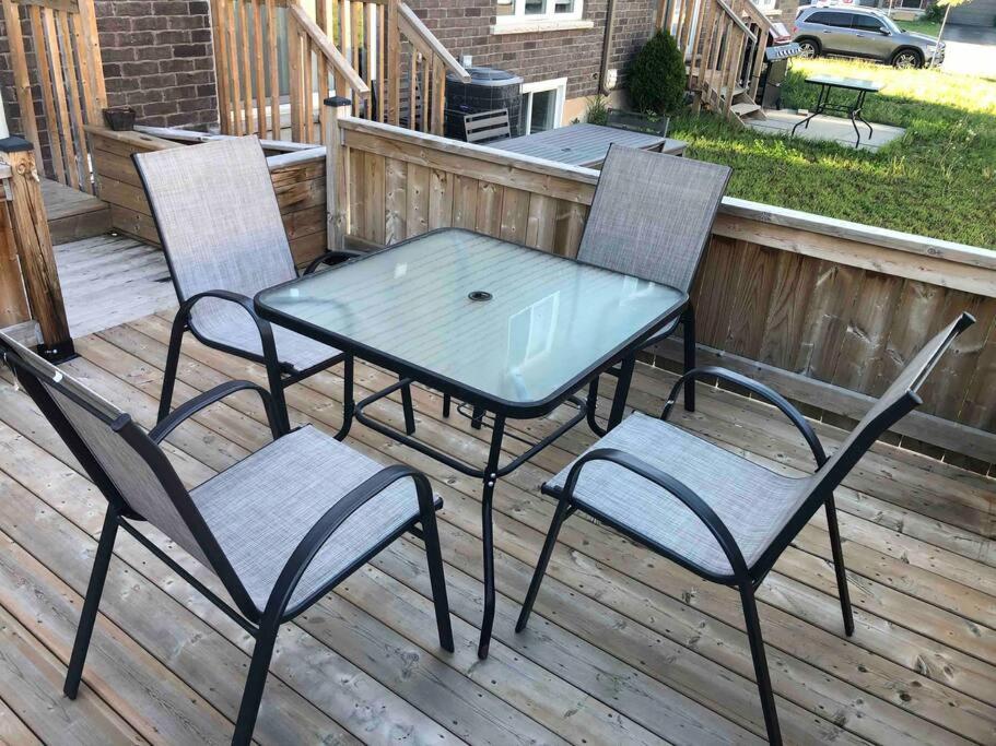 Luxury 4 Bdrm Townhome near Niagara Falls