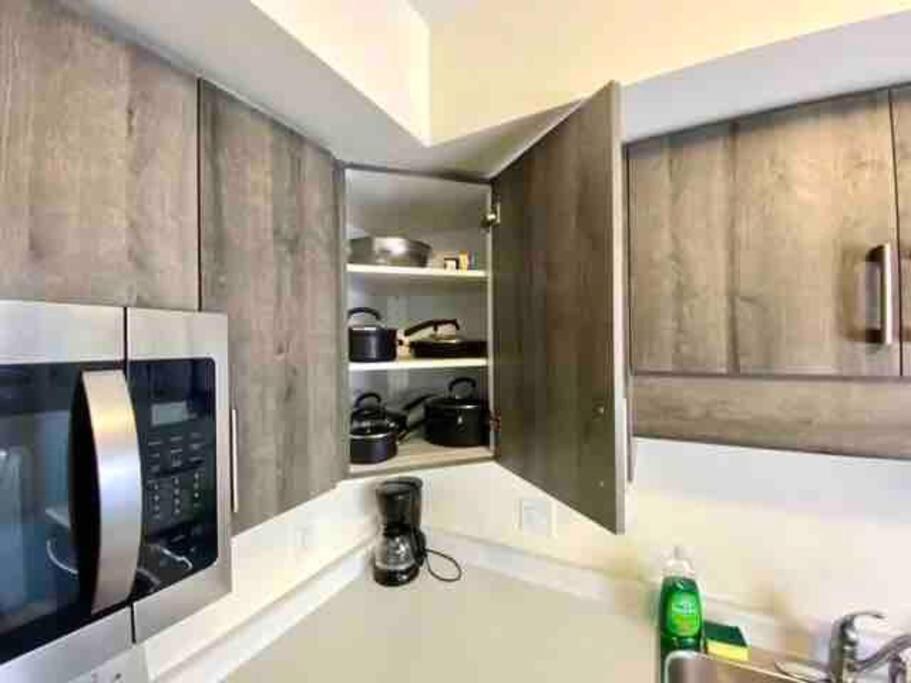 Luxury 4 Bdrm Townhome near Niagara Falls