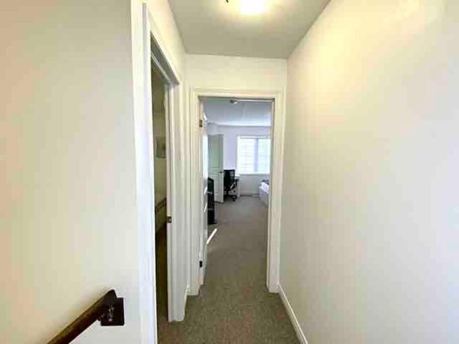 Luxury 4 Bdrm Townhome near Niagara Falls