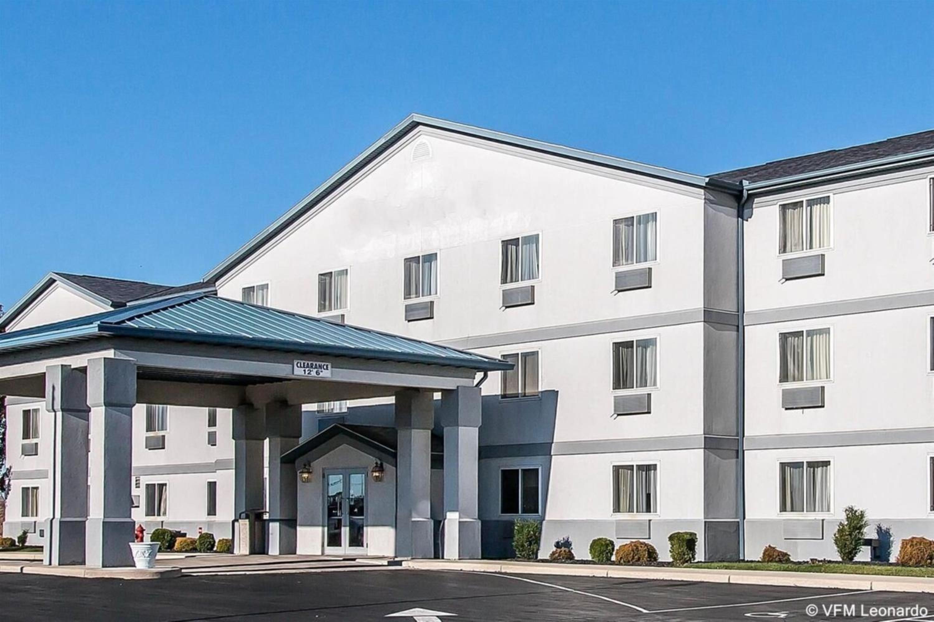 Lima Vacations - Bluffton Inn  Suites - Property Image 1