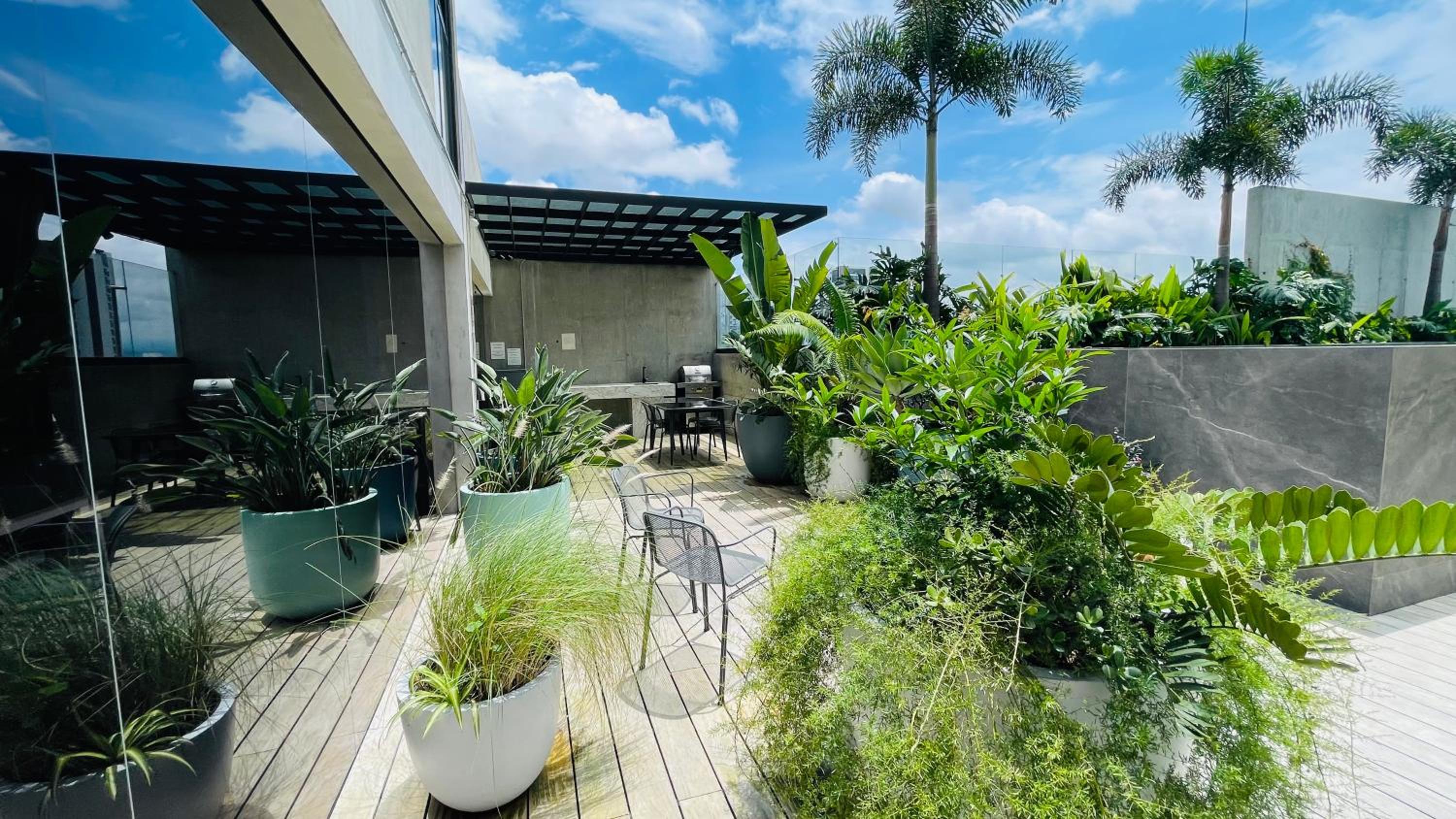 Cozy apartment with terrace, SJ Cosmopolitan Tower #402
