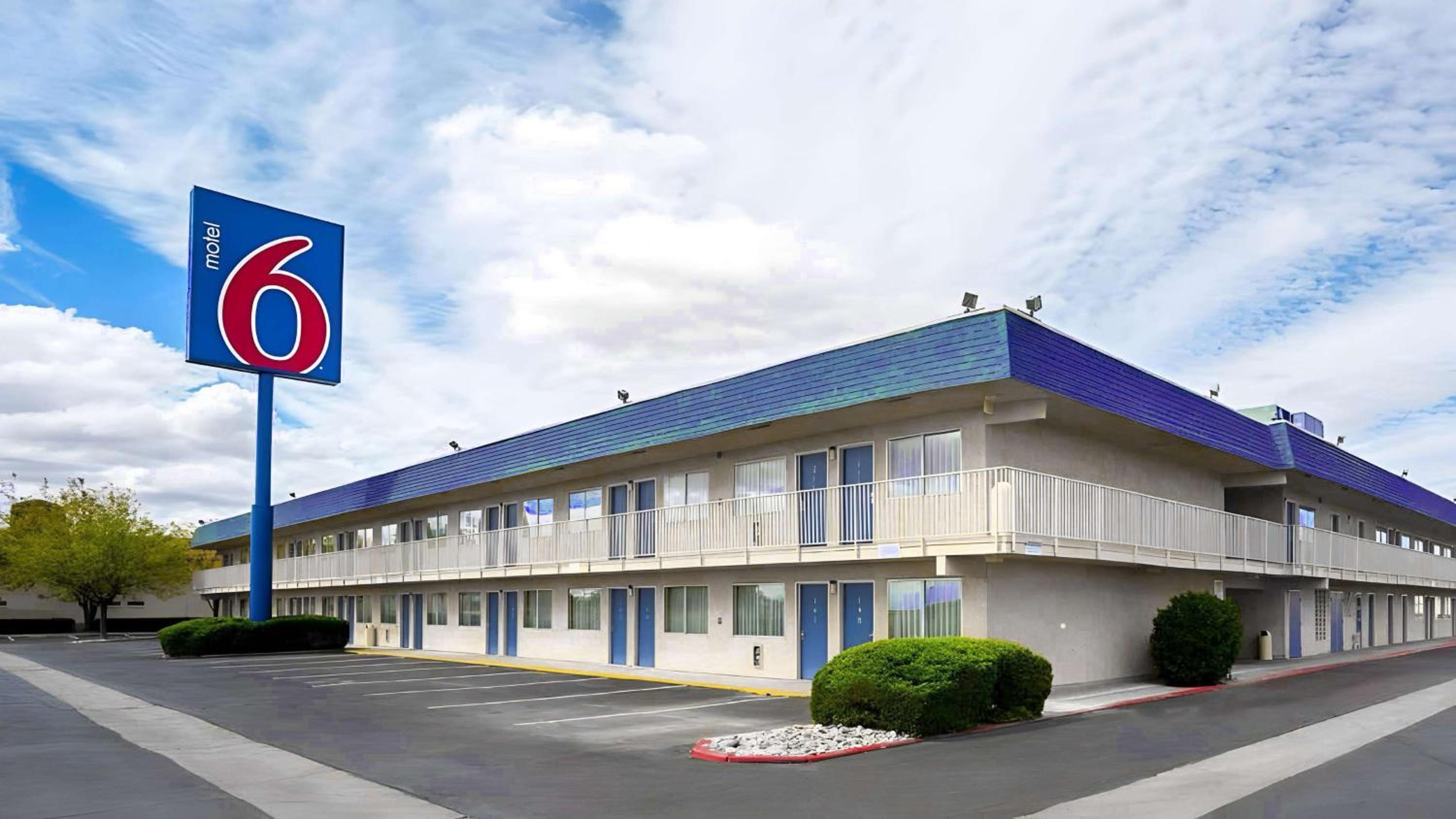 Holbrook Vacations - Motel 6-Holbrook, AZ - Property Image 1