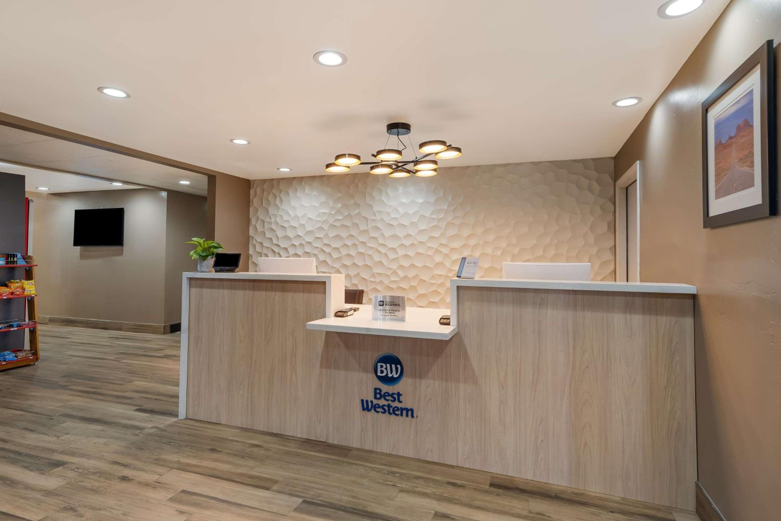 Flagstaff Vacations - Best Western Bellemont Shadow Mountain Inn - Property Image 9