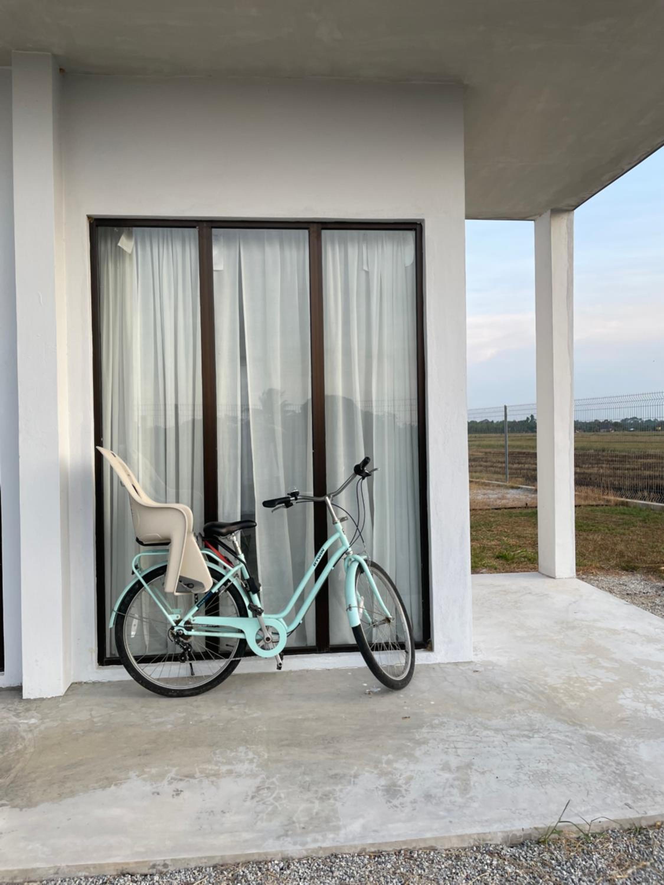 Rumah Burong - A home in a lush paddy field photo 4