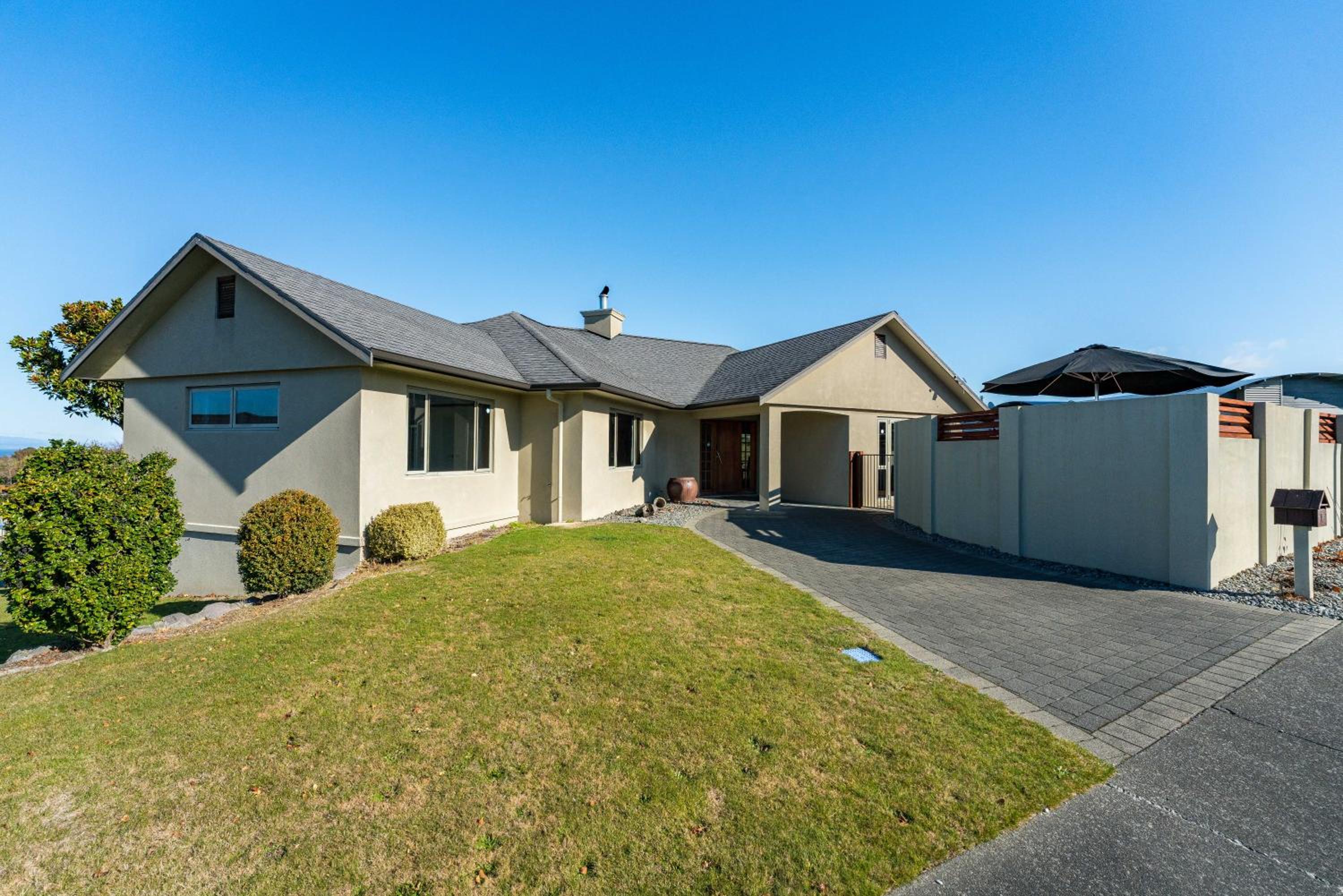 Nature Vistas - Lake Taupo Holiday Home