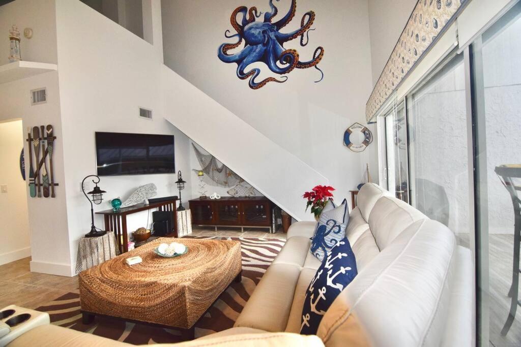 Exclusive newly renovated townhouse - Dunes Club view 4