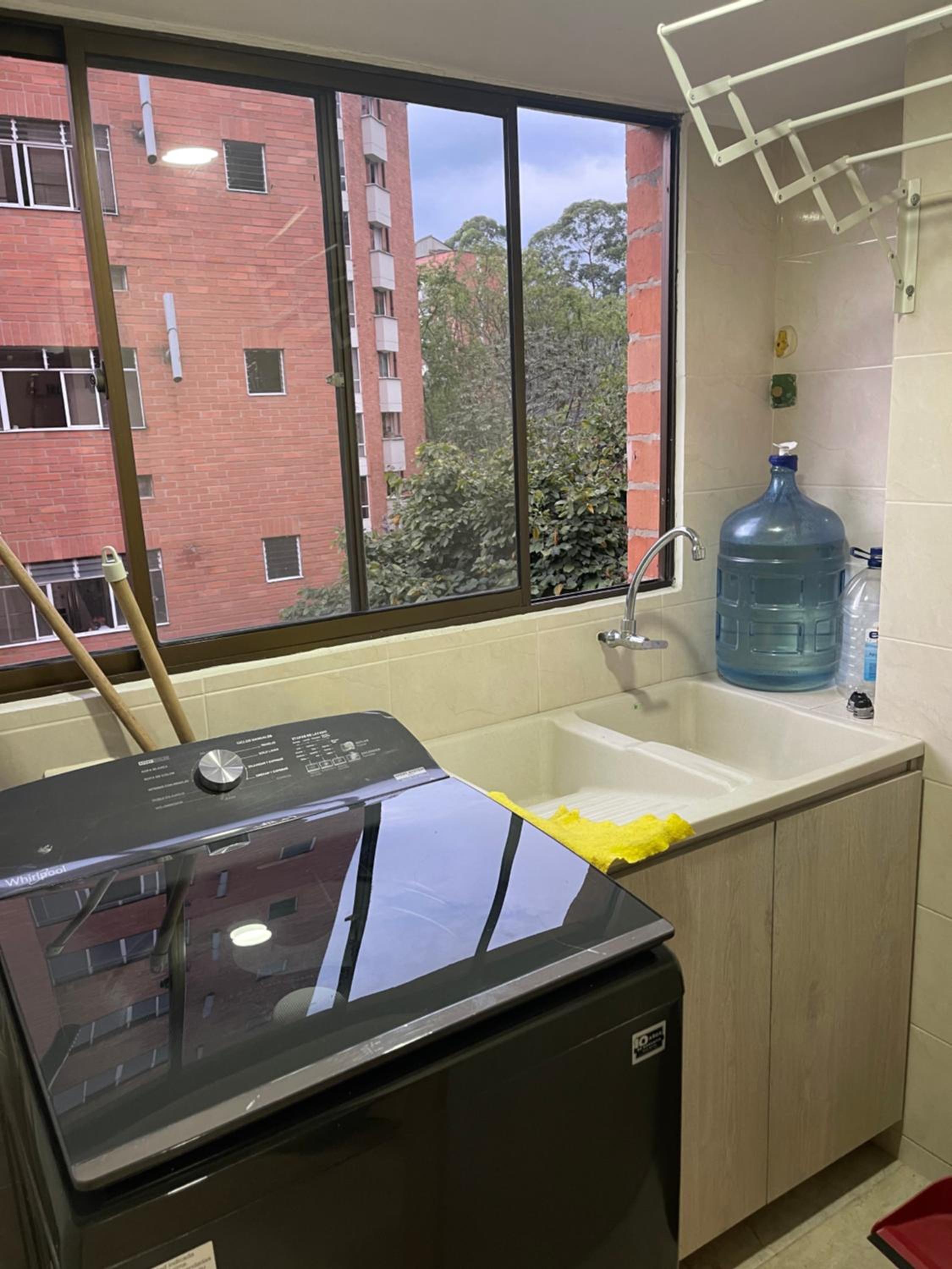 Apartamento cómodo , grande en Poblado Medellín