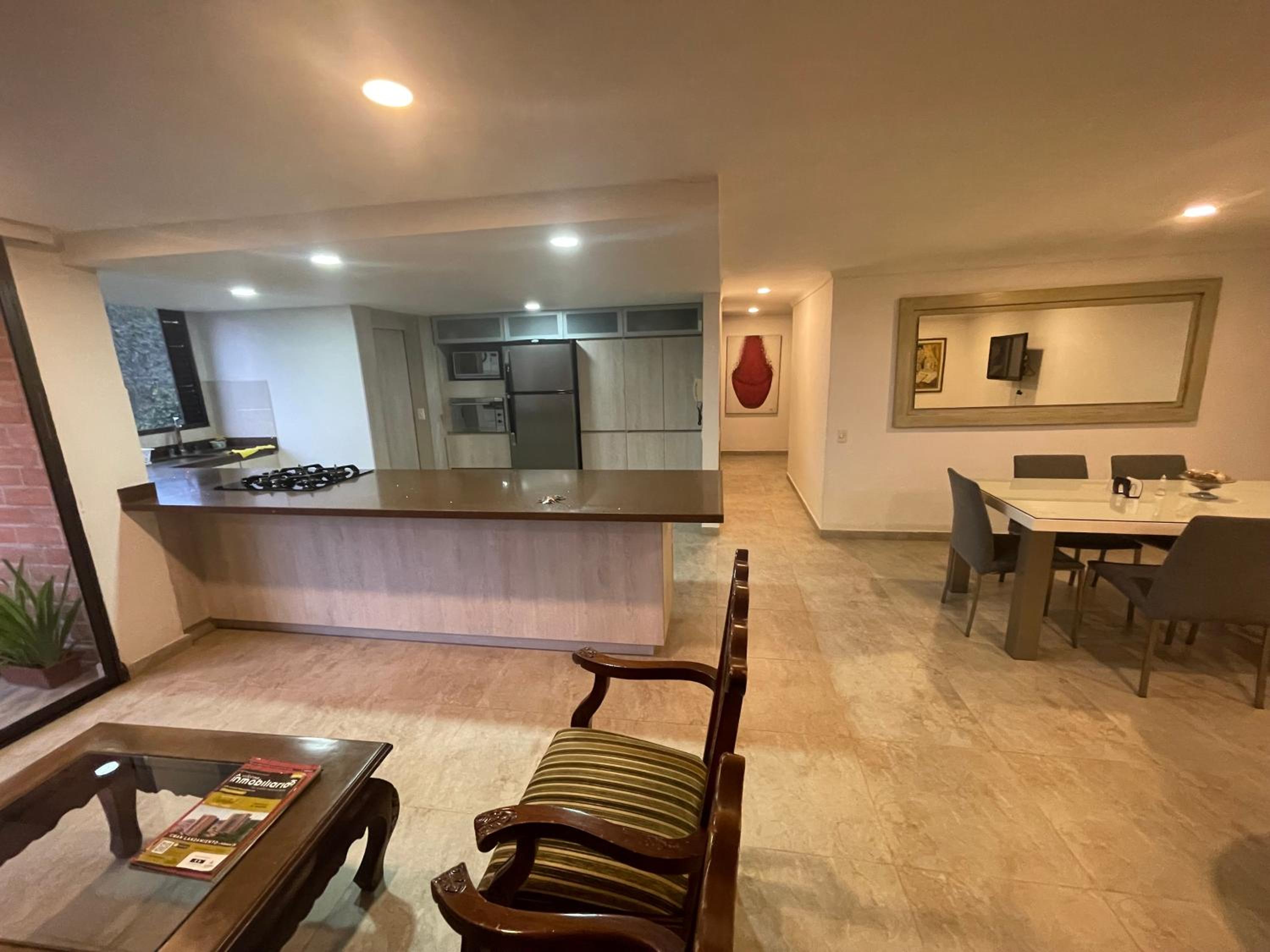 Apartamento cómodo , grande en Poblado Medellín