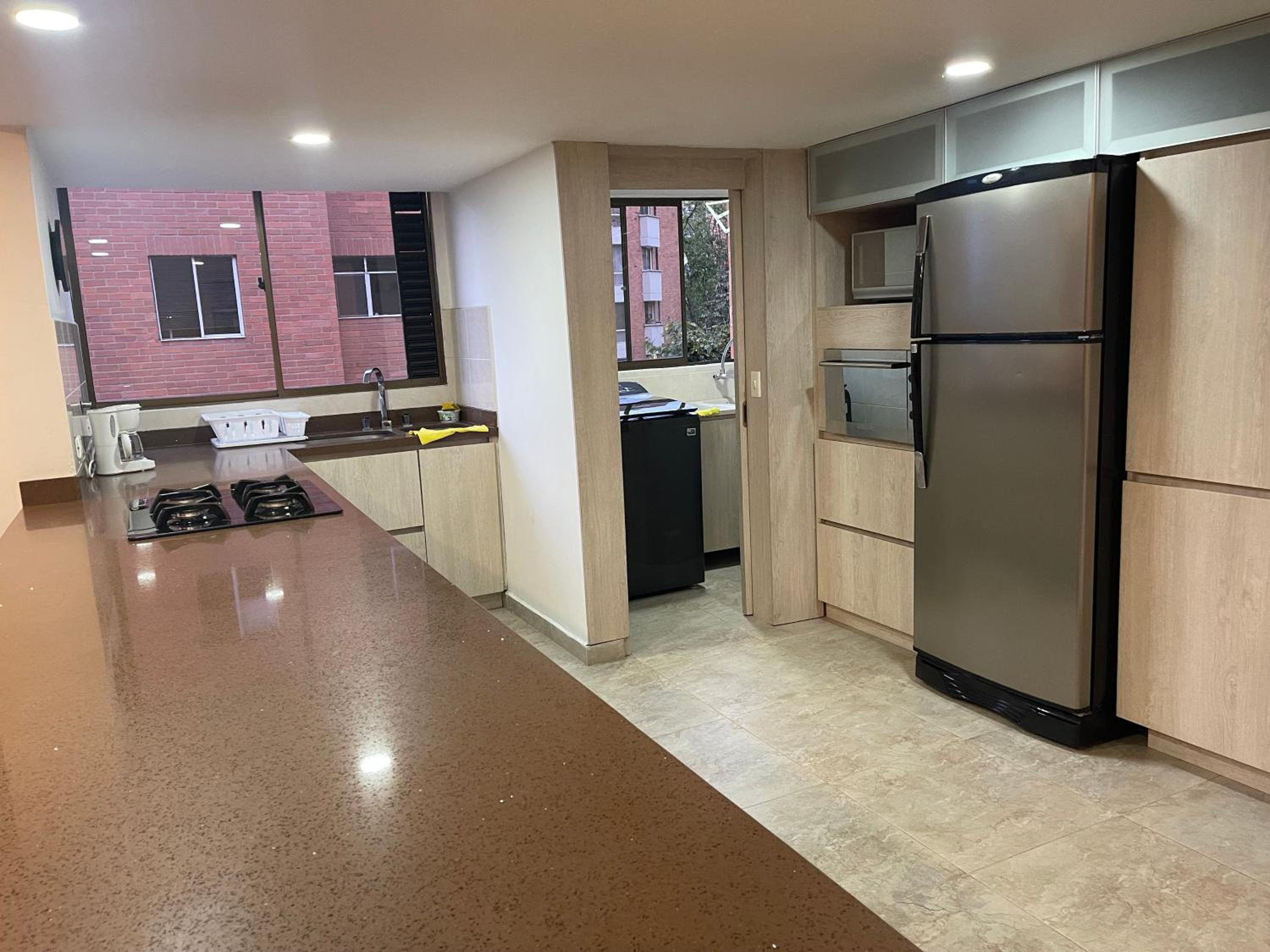 Apartamento cómodo , grande en Poblado Medellín