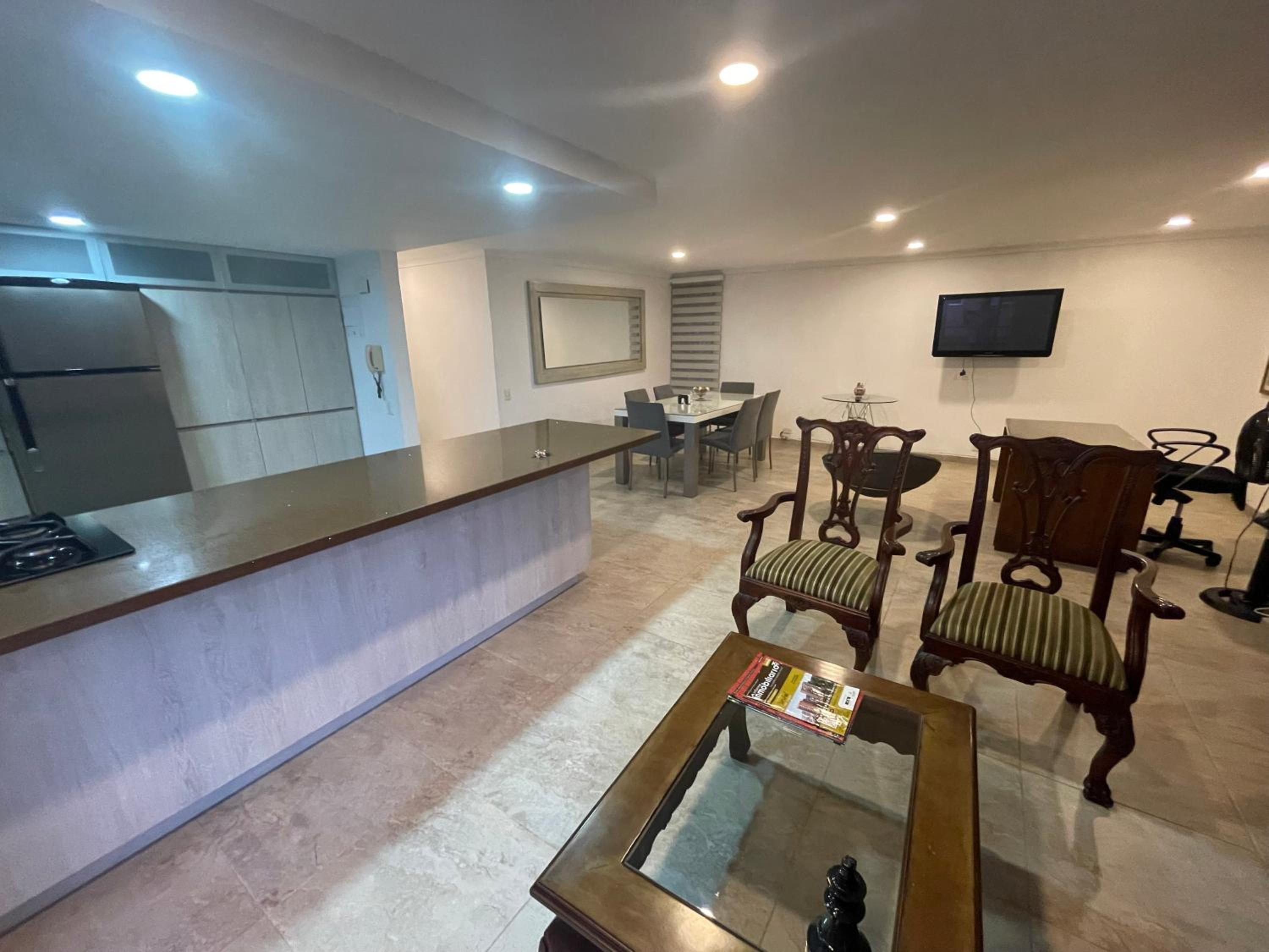 Apartamento cómodo , grande en Poblado Medellín