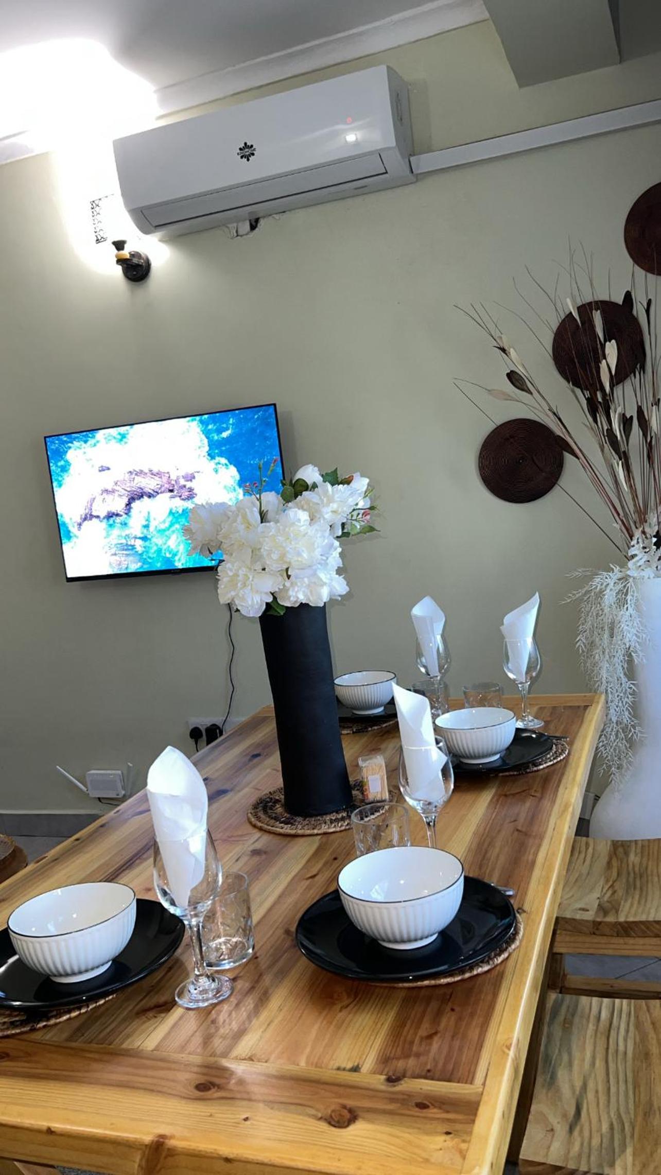 Naye home accessible 2 bedroom apartment with free WiFi & parking view 5