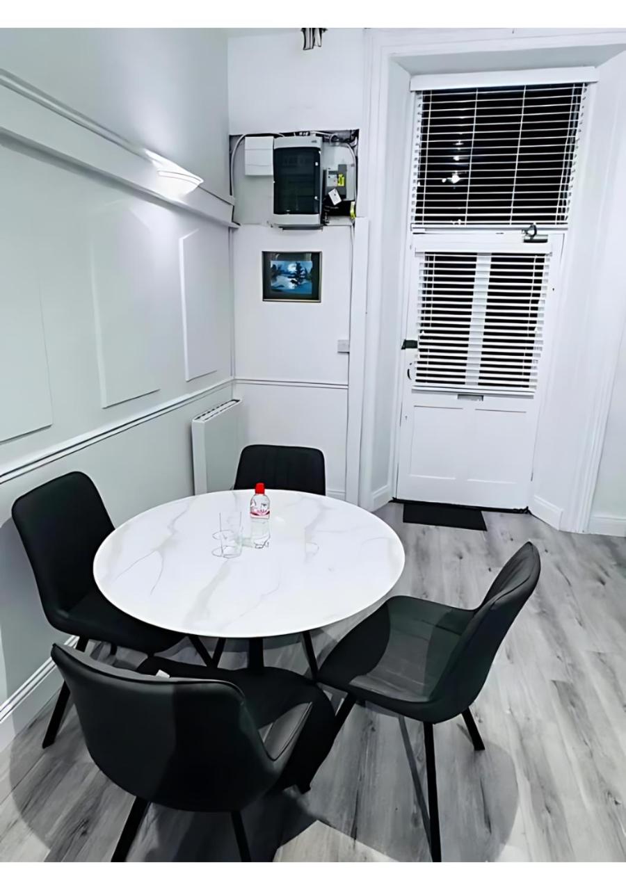 Naas Town - Deluxe Double Bedrooms and Single Bedroom view 2