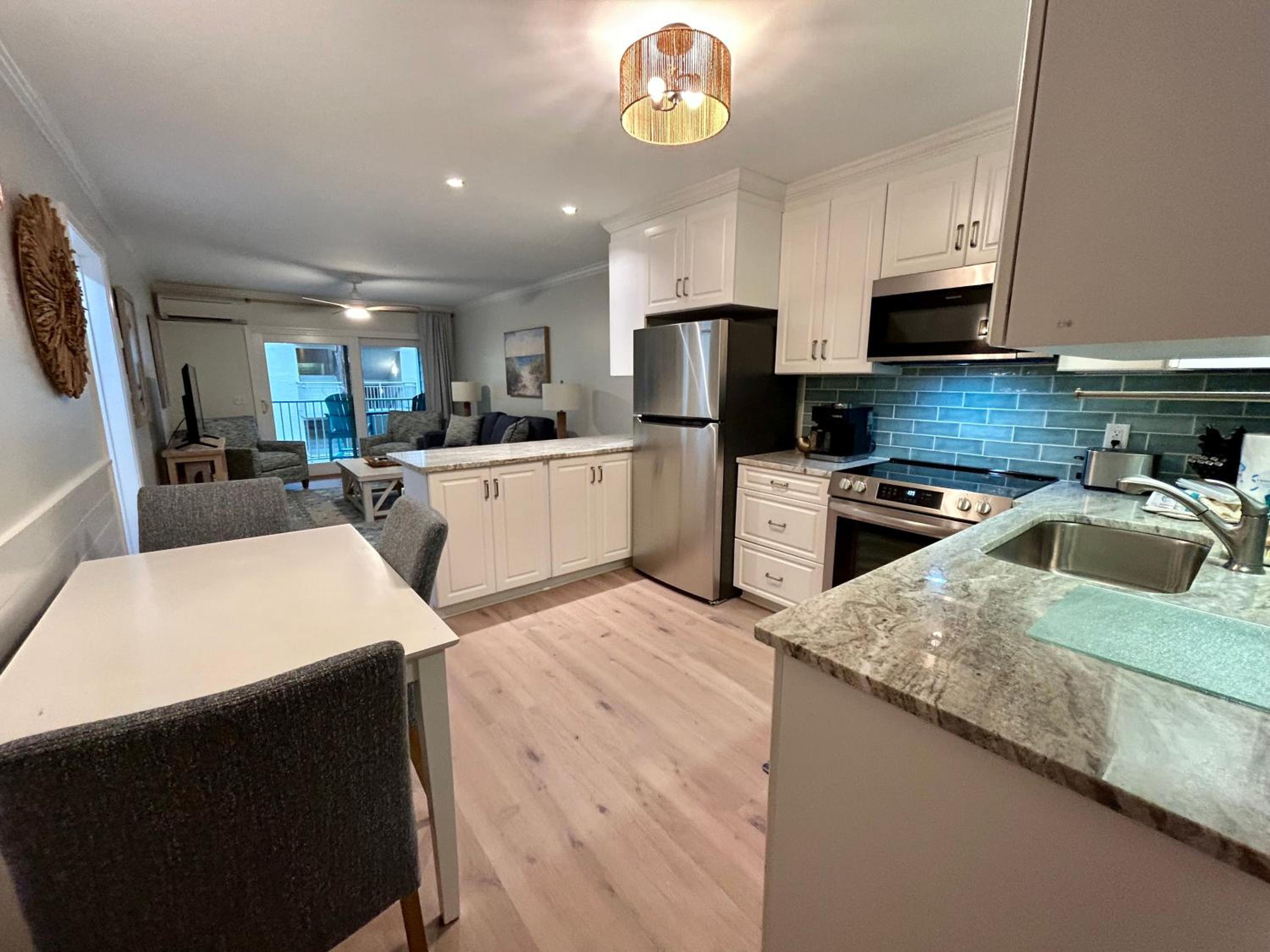 Updated Kitchens Baths King Bed, 2 Doubles & Twin Bikes & Beach Gear included
