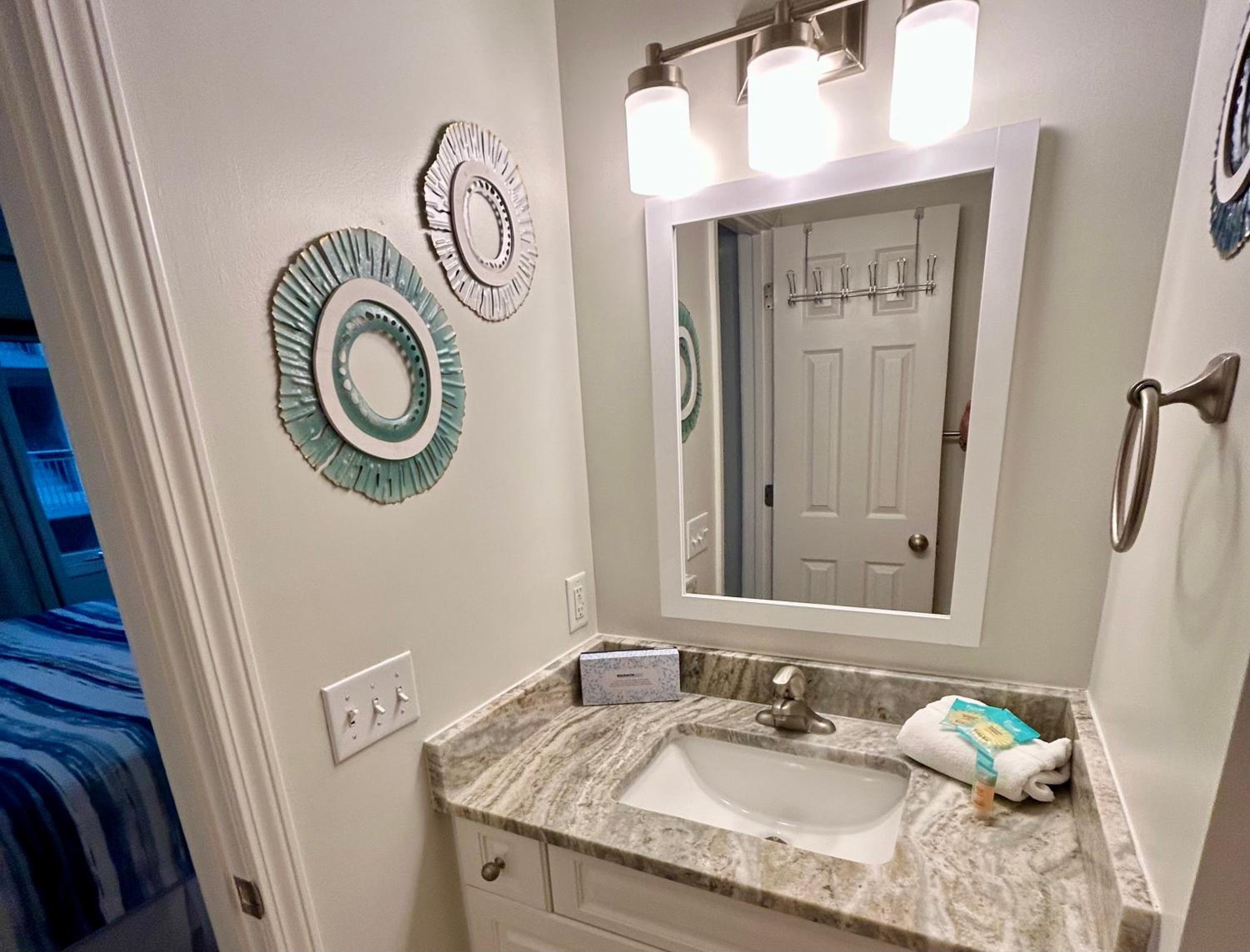Updated Kitchens Baths King Bed, 2 Doubles & Twin Bikes & Beach Gear included